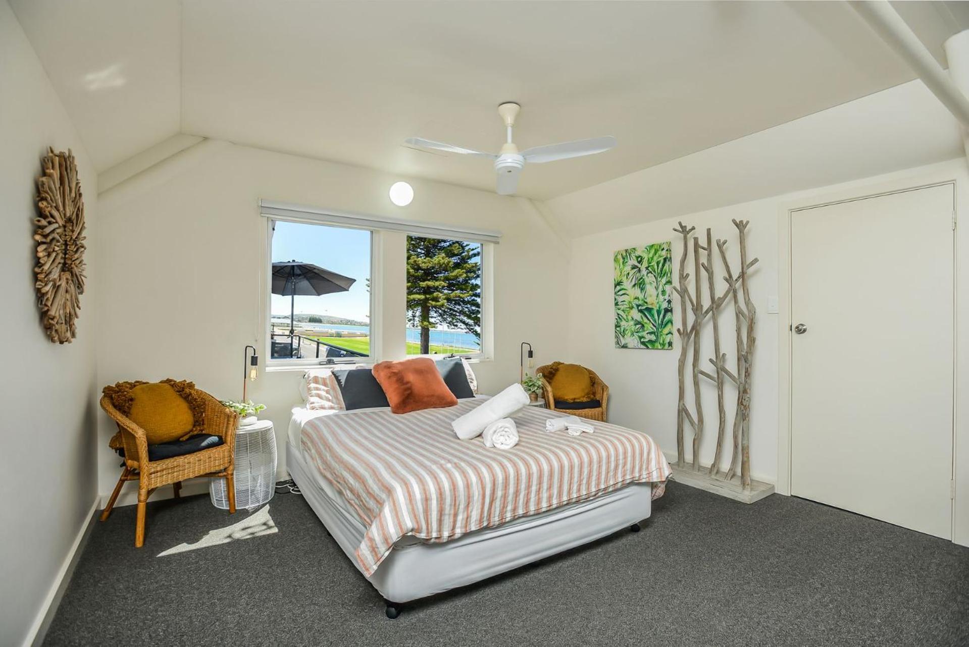 Pine Beach Villa Fabulous Sea Views