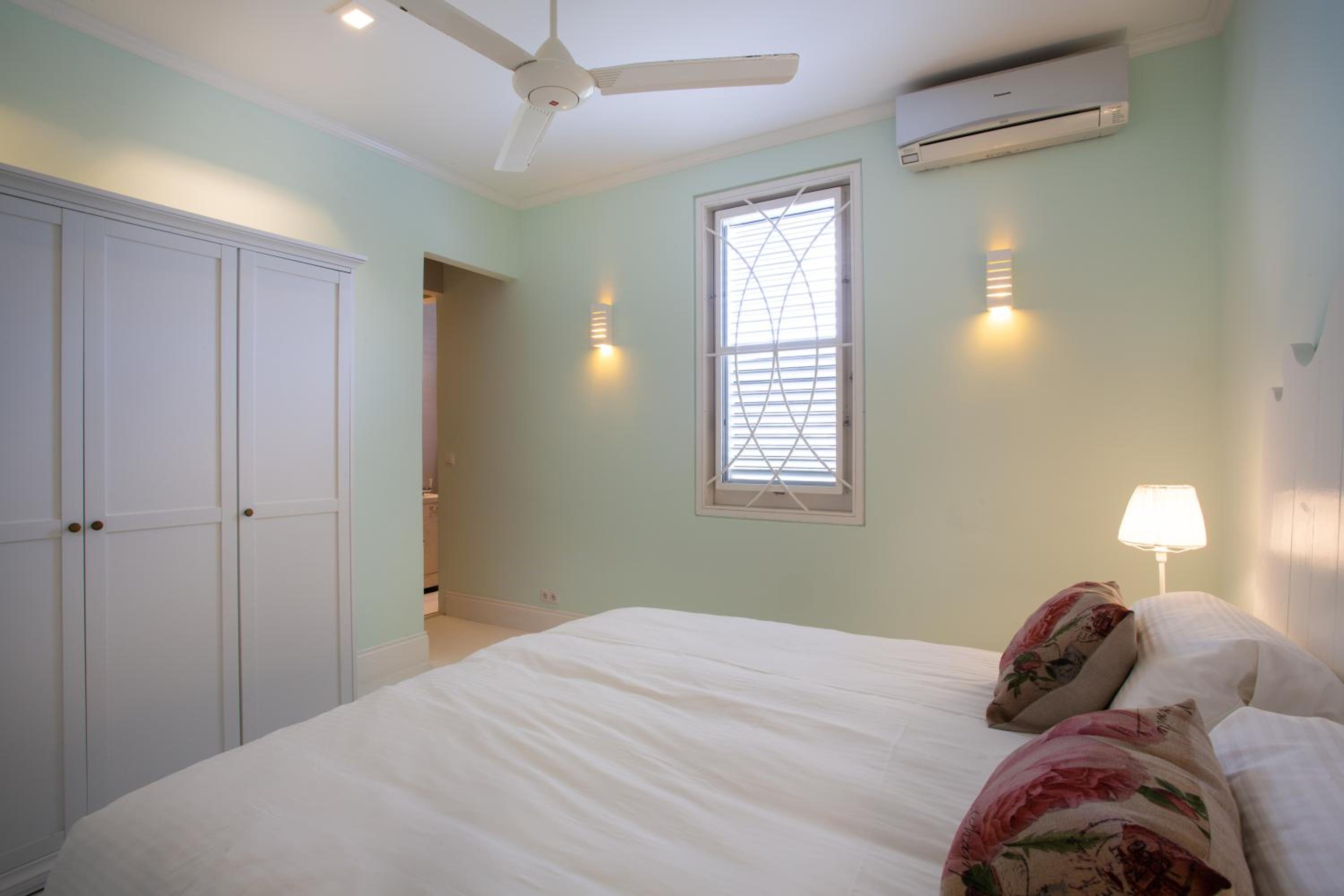 A Beautiful Villa Curacao with large pool and tropical garden