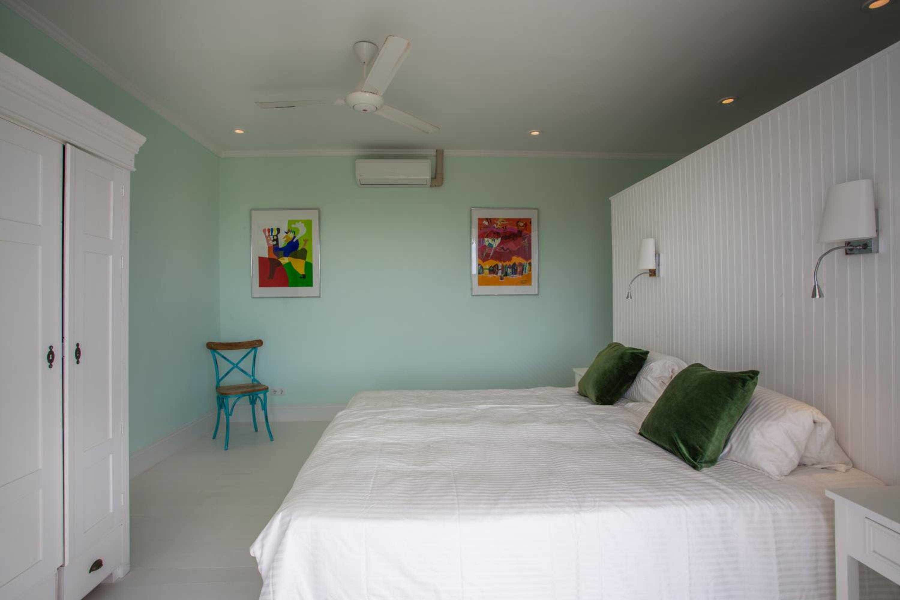 A Beautiful Villa Curacao with large pool and tropical garden
