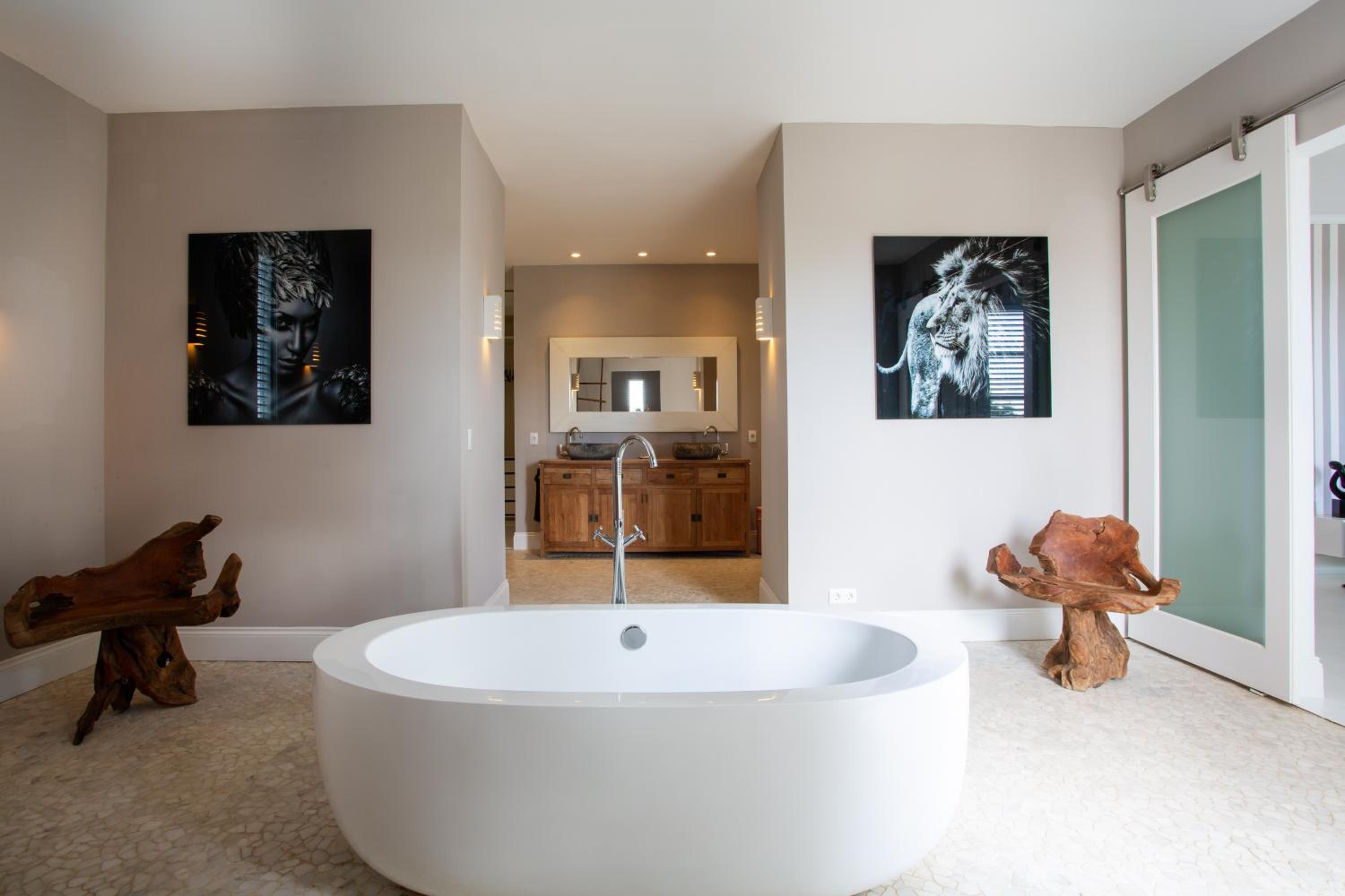 A Beautiful Villa Curacao with large pool and tropical garden