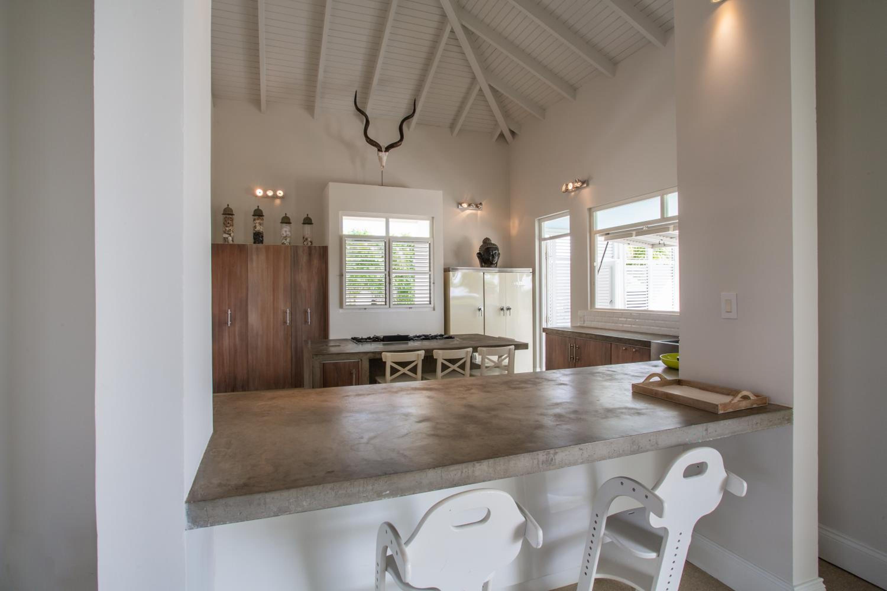 A Beautiful Villa Curacao with large pool and tropical garden