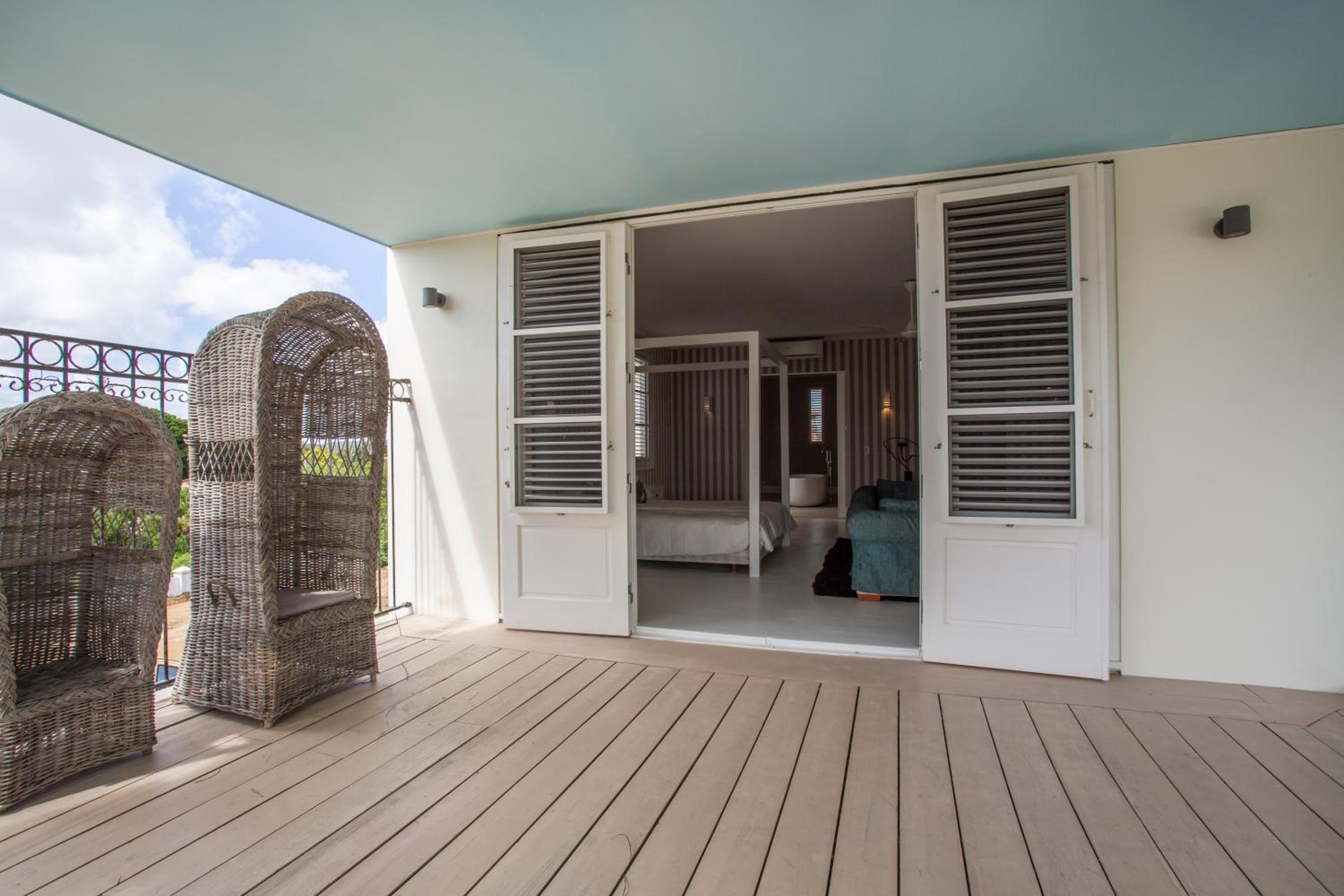 A Beautiful Villa Curacao with large pool and tropical garden