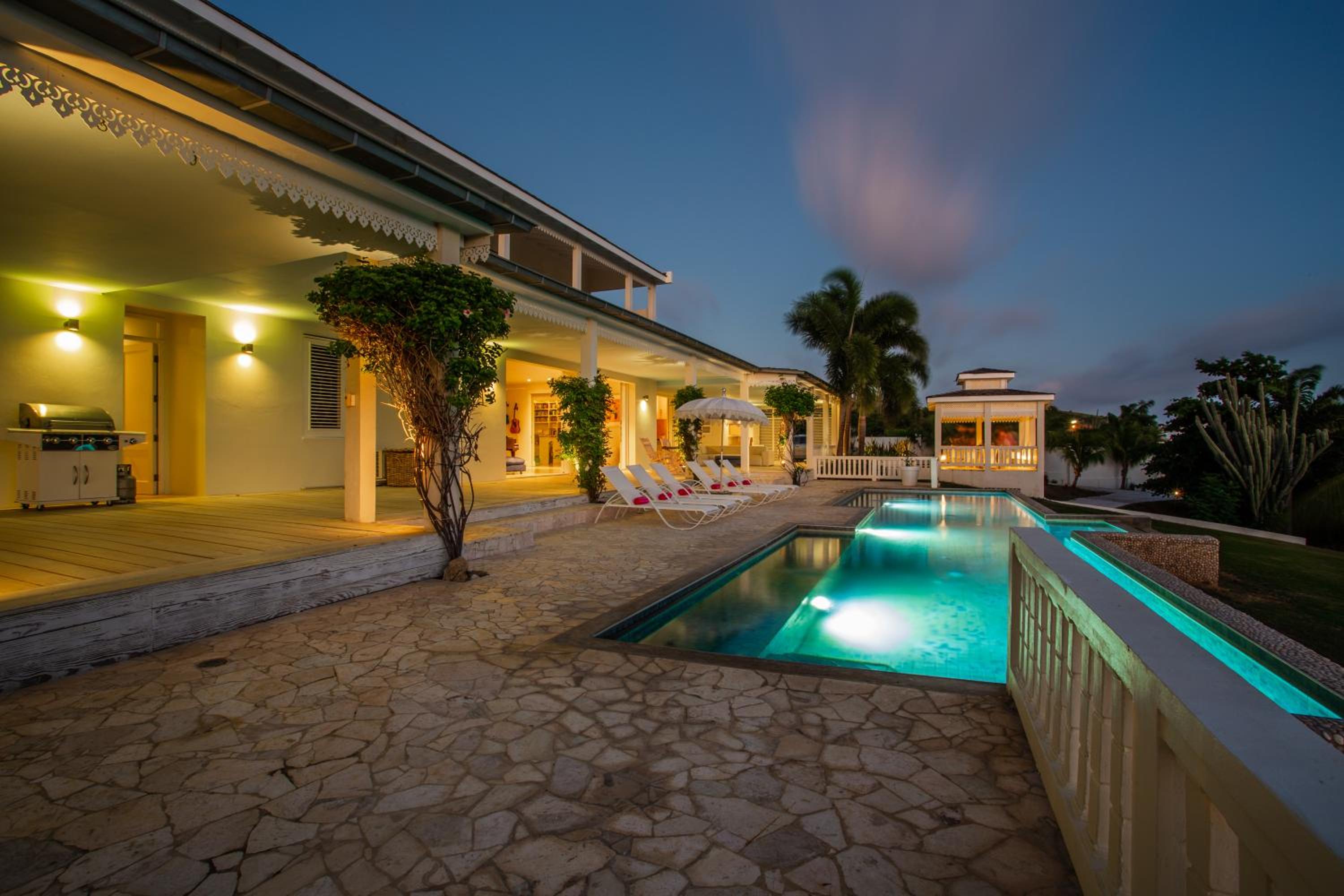 A Beautiful Villa Curacao with large pool and tropical garden