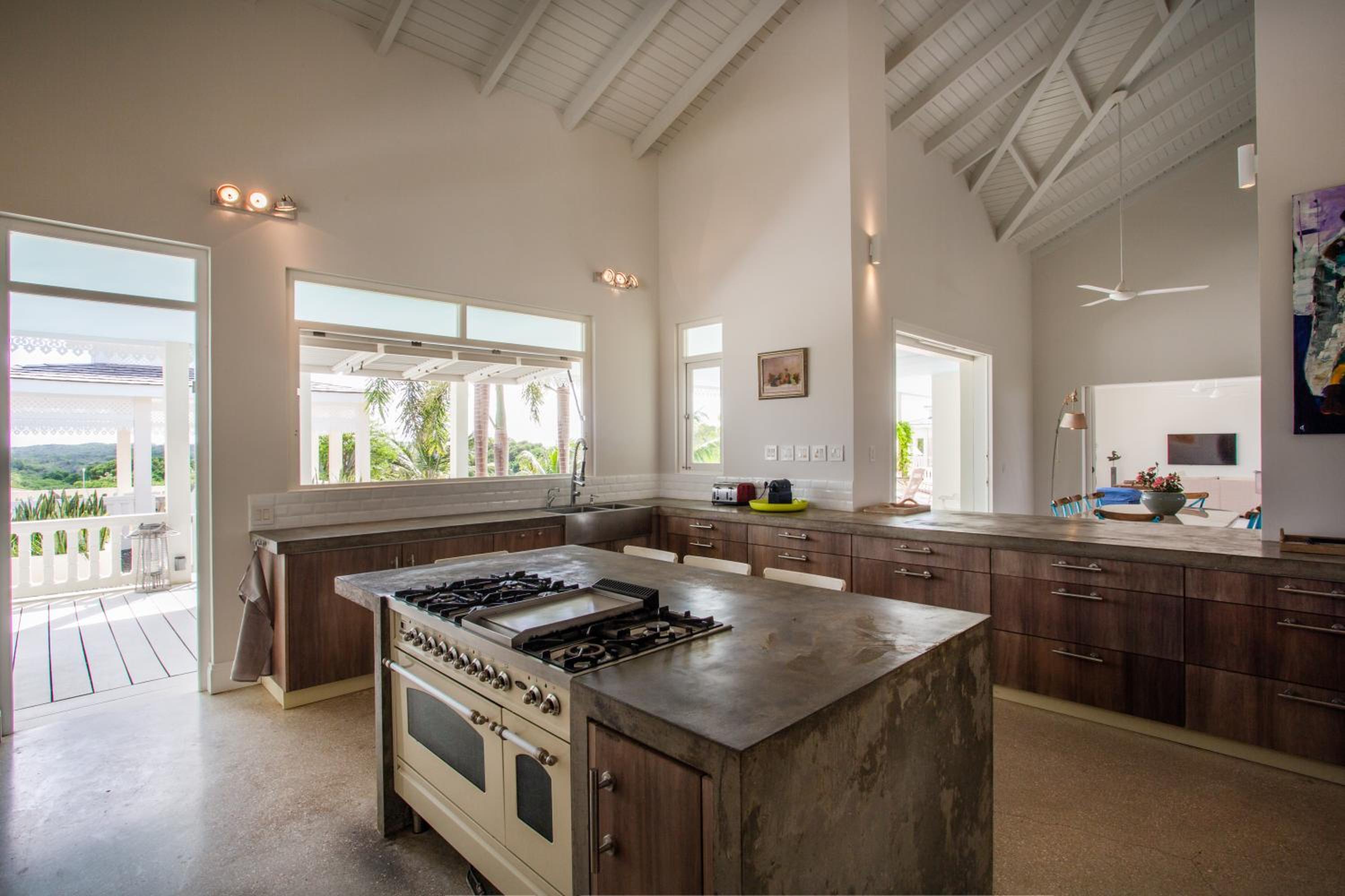 A Beautiful Villa Curacao with large pool and tropical garden