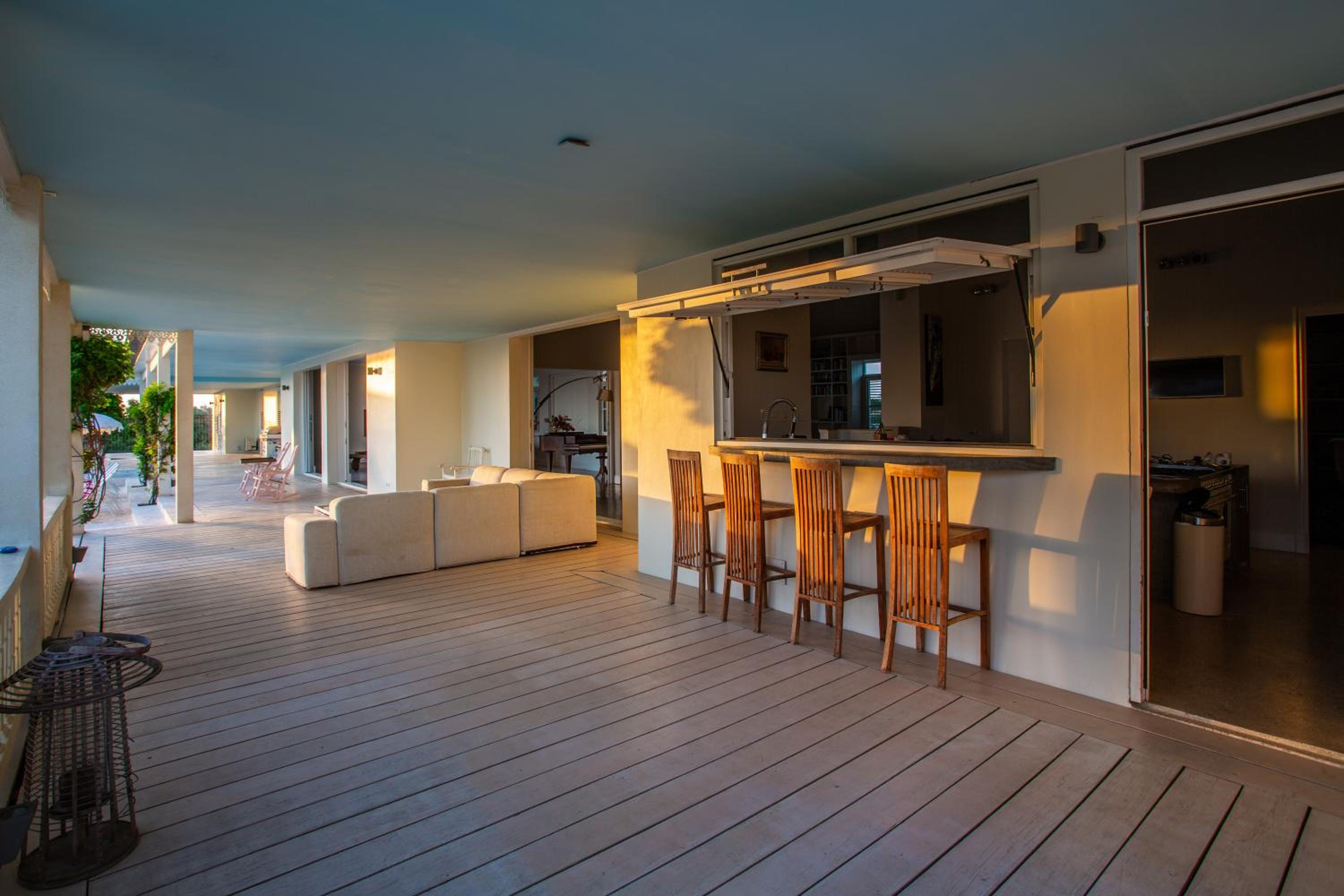 A Beautiful Villa Curacao with large pool and tropical garden