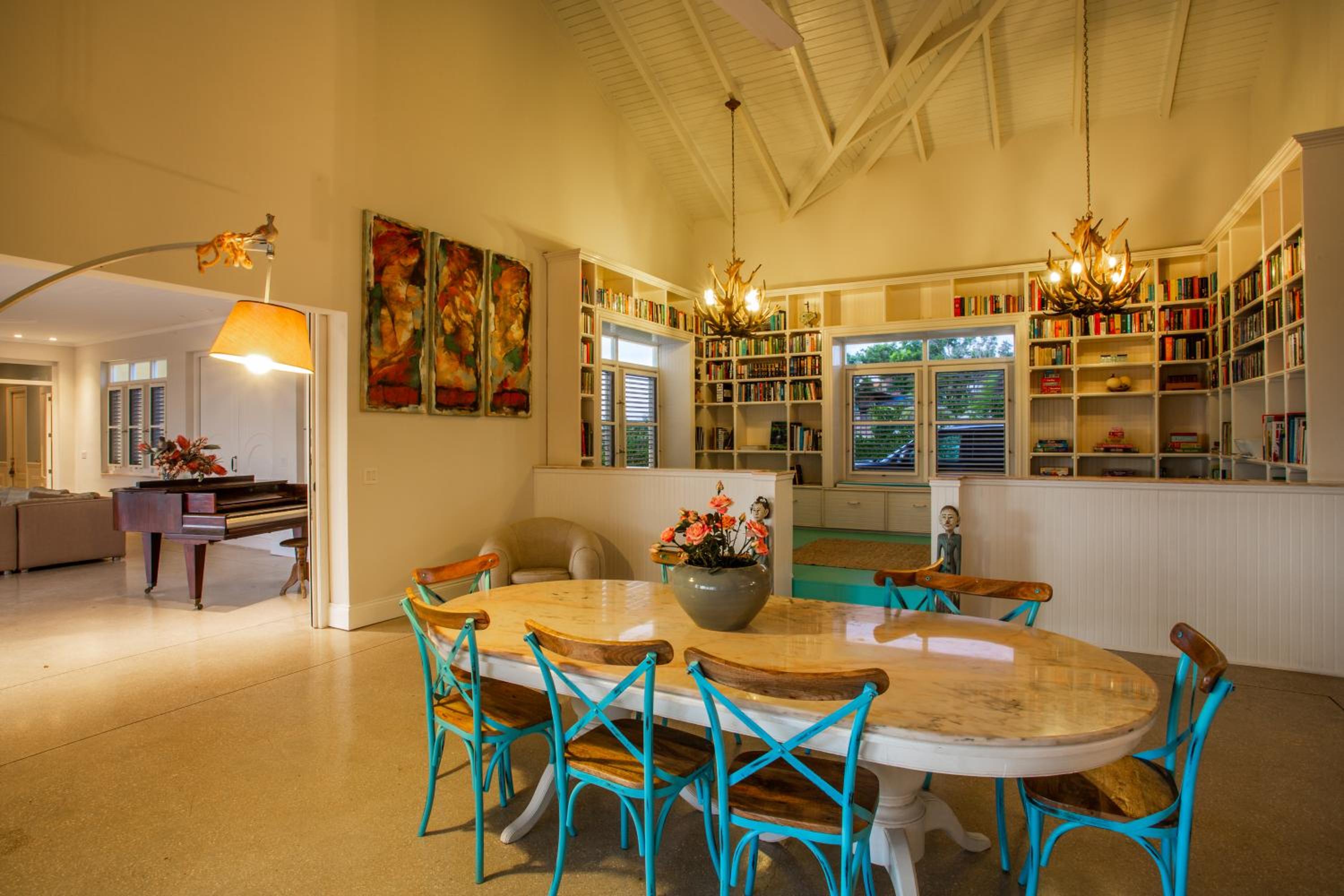 A Beautiful Villa Curacao with large pool and tropical garden