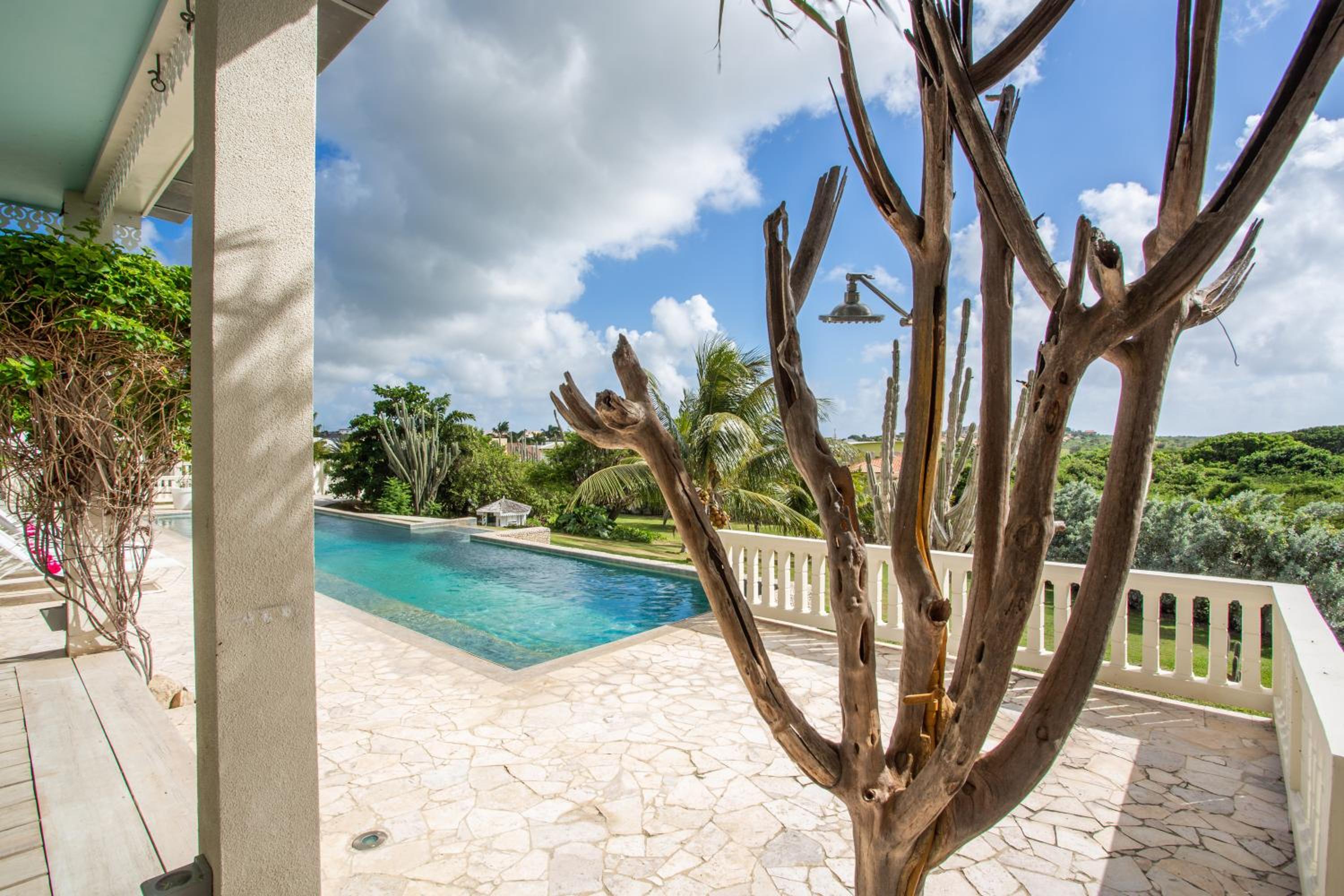 A Beautiful Villa Curacao with large pool and tropical garden