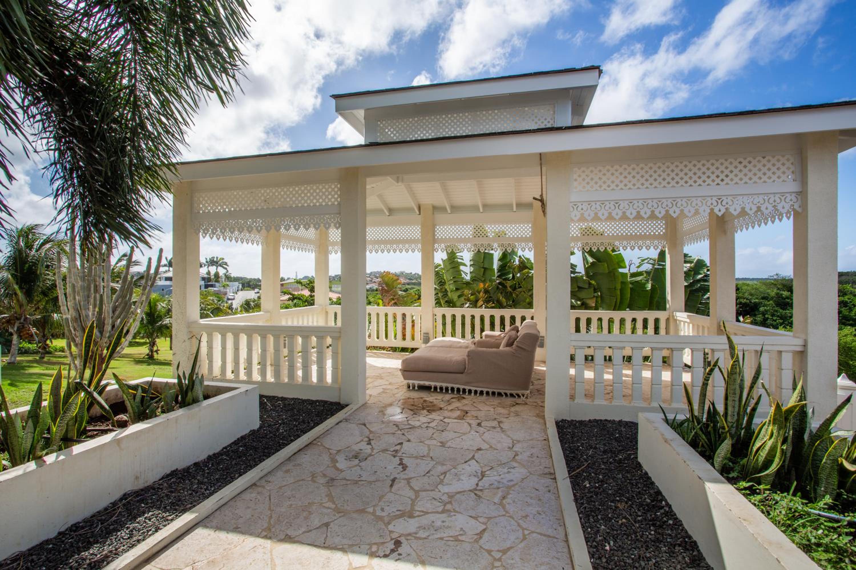 A Beautiful Villa Curacao with large pool and tropical garden