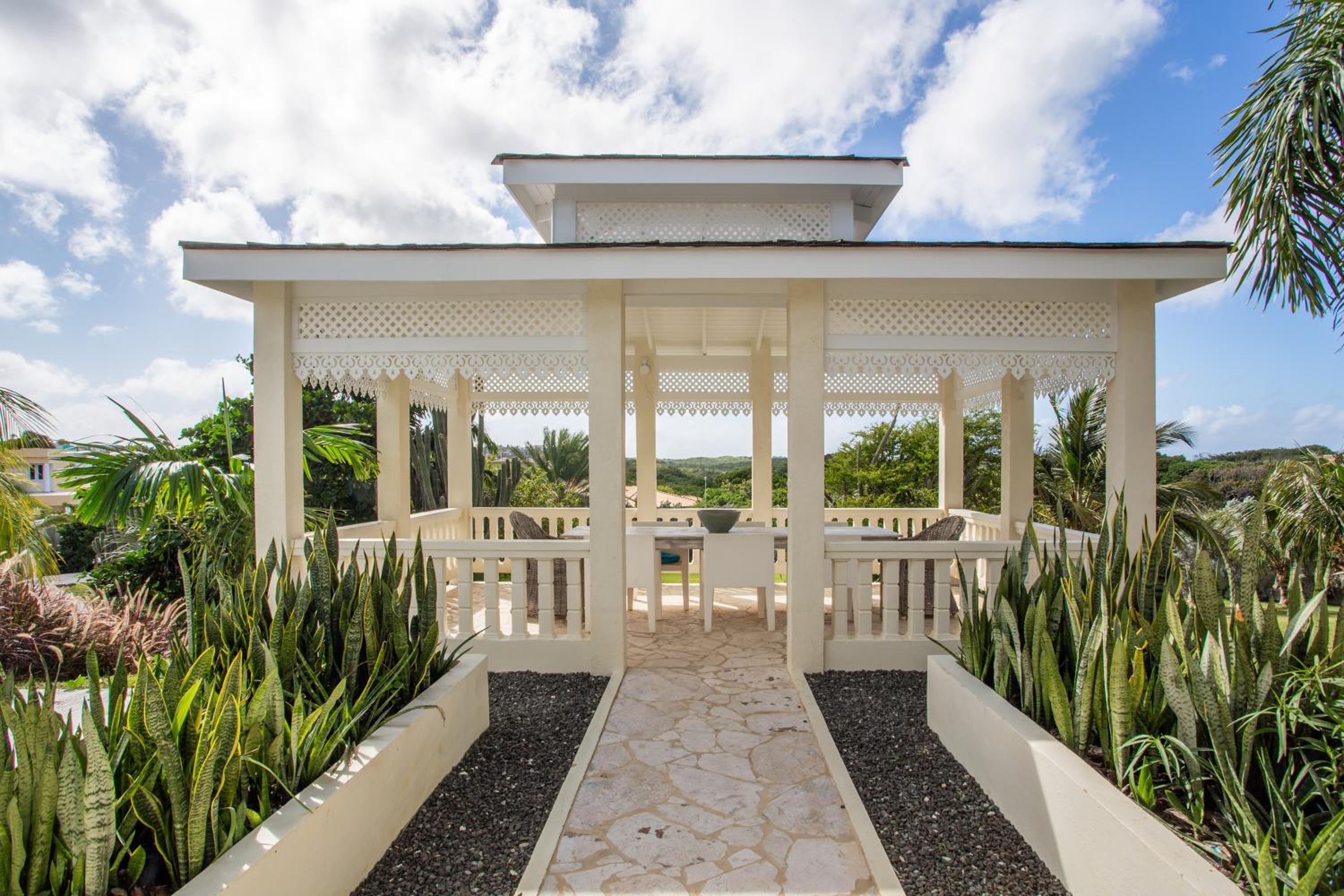 A Beautiful Villa Curacao with large pool and tropical garden
