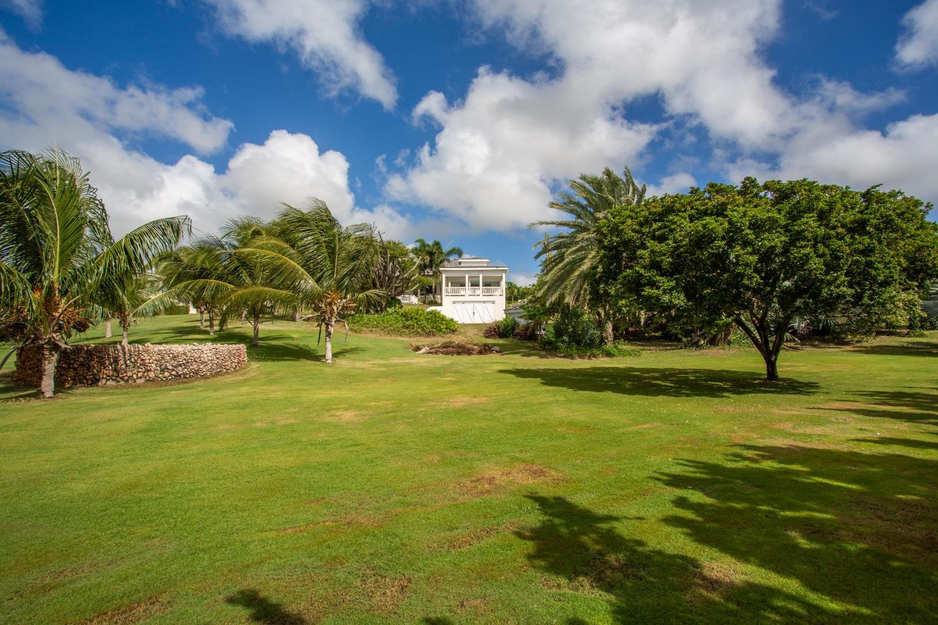 A Beautiful Villa Curacao with large pool and tropical garden