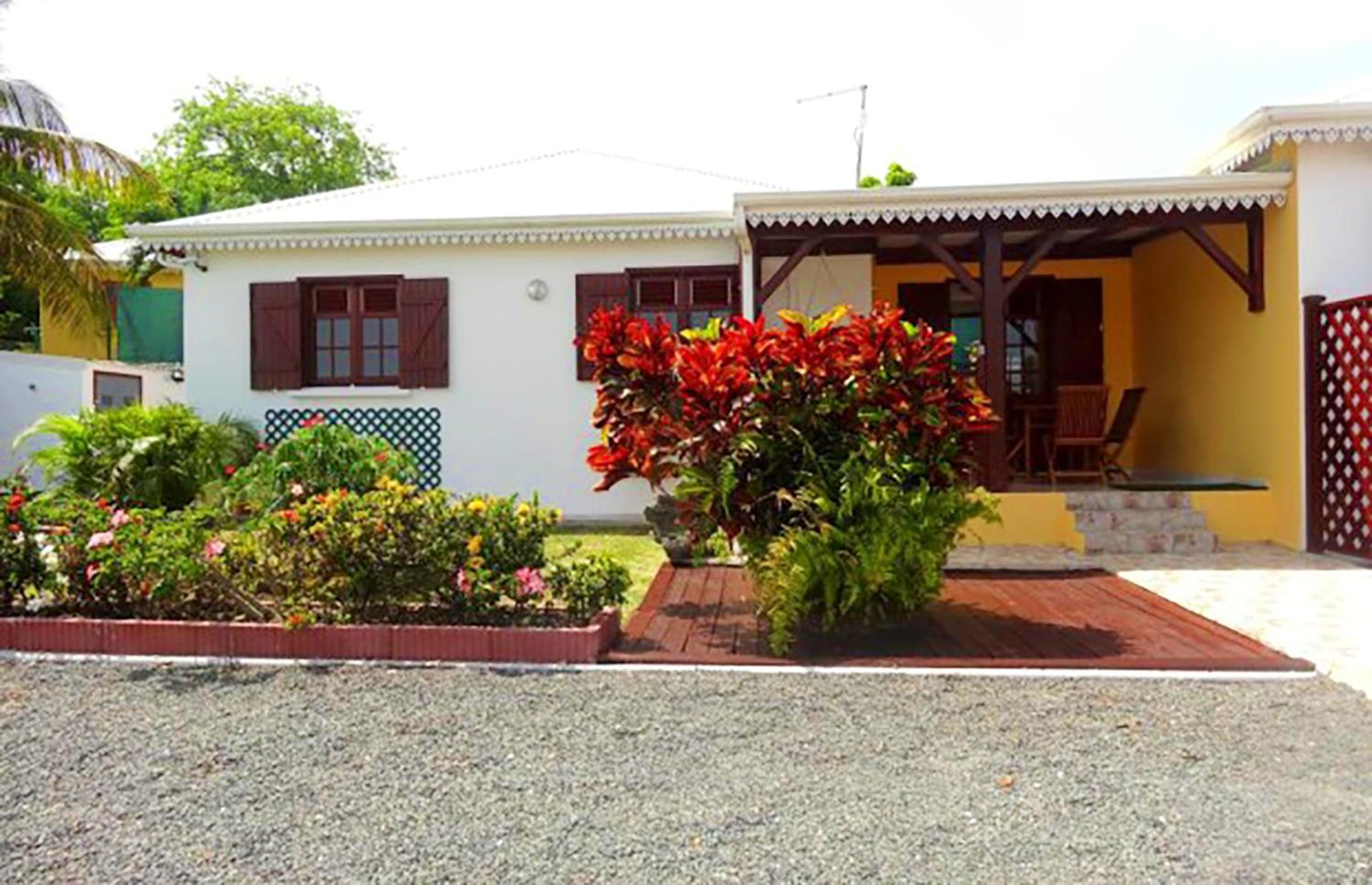 Maison conviviale a Saint Francois avec piscine partagee view 5