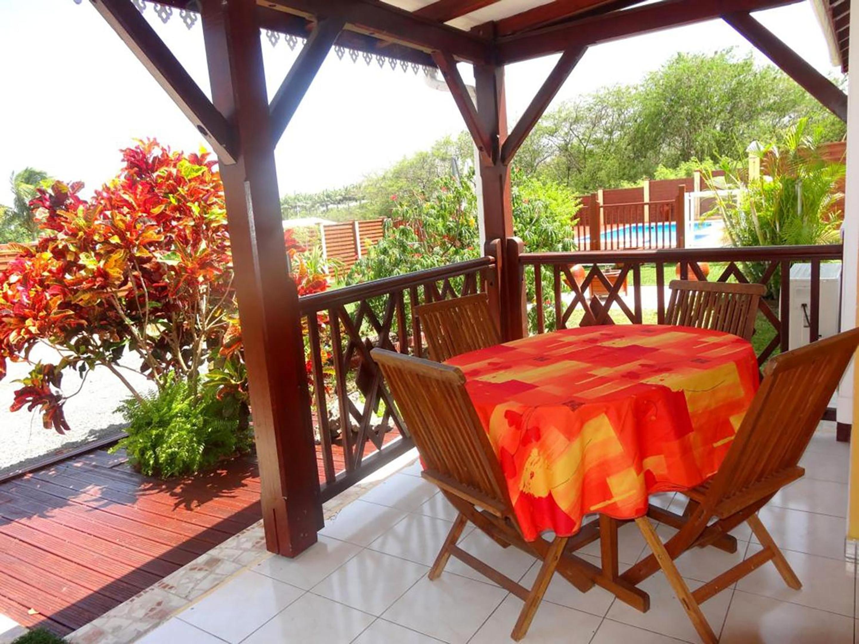 Maison conviviale a Saint Francois avec piscine partagee view 4