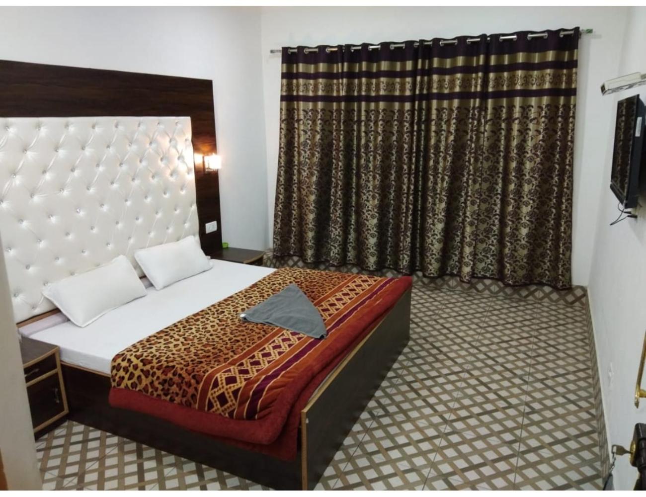 Hotel Royal Rameez, Srinagar view 4