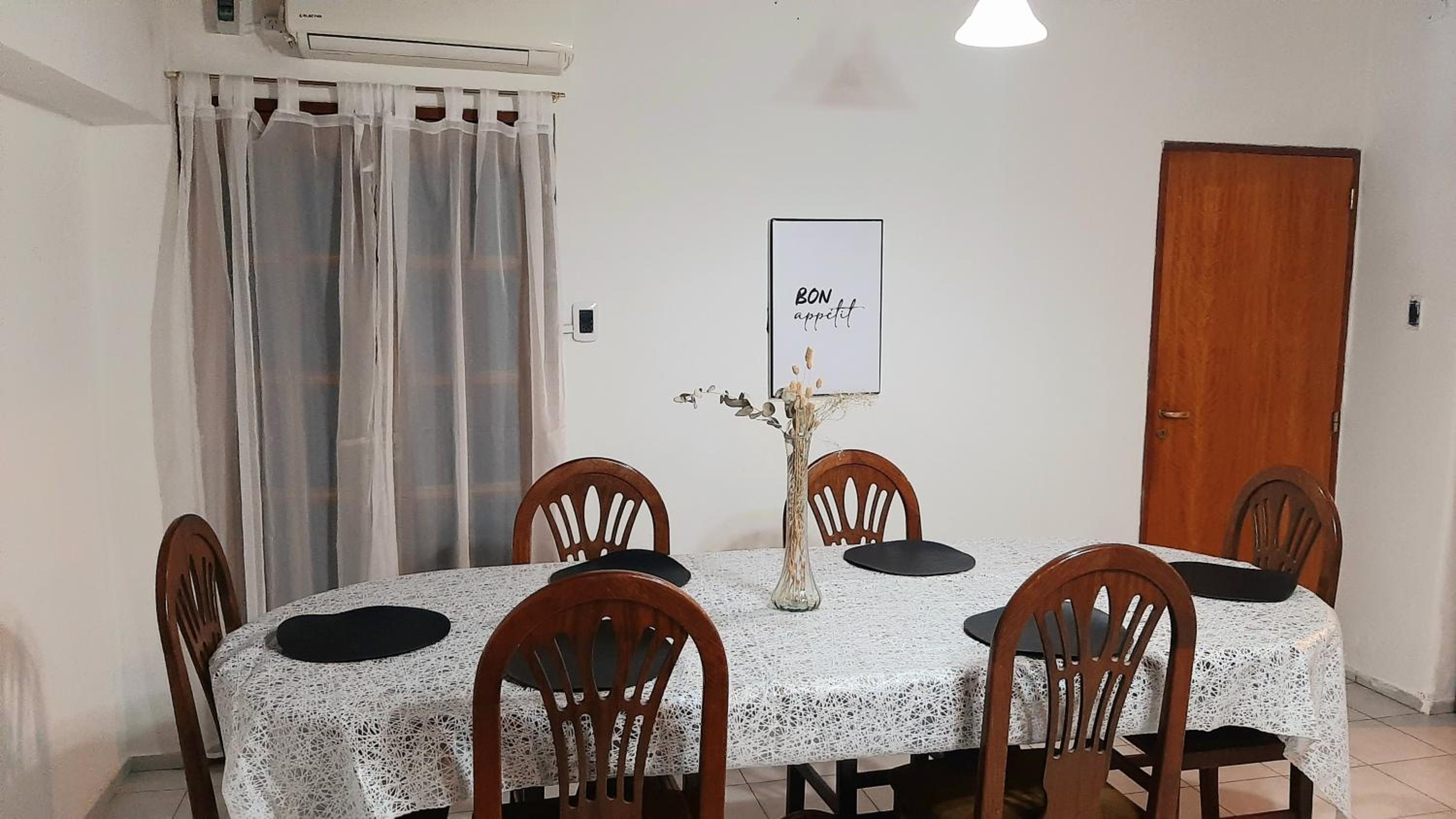 Casa Ideal en Mendoza Centro, Autocheckin, Patio con Parrilla y Parking privado Gratis a 100 mts