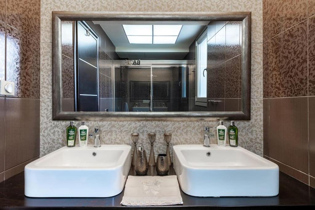 Villa Luna, 5 bedrooms, Private Pool, Hot Tub, Garden