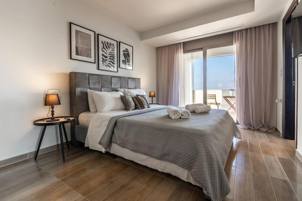 Villa Luna, 5 bedrooms, Private Pool, Hot Tub, Garden