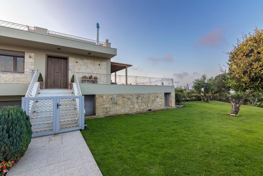 Villa Luna, 5 bedrooms, Private Pool, Hot Tub, Garden