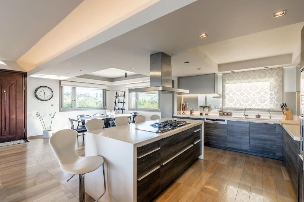 Villa Luna, 5 bedrooms, Private Pool, Hot Tub, Garden