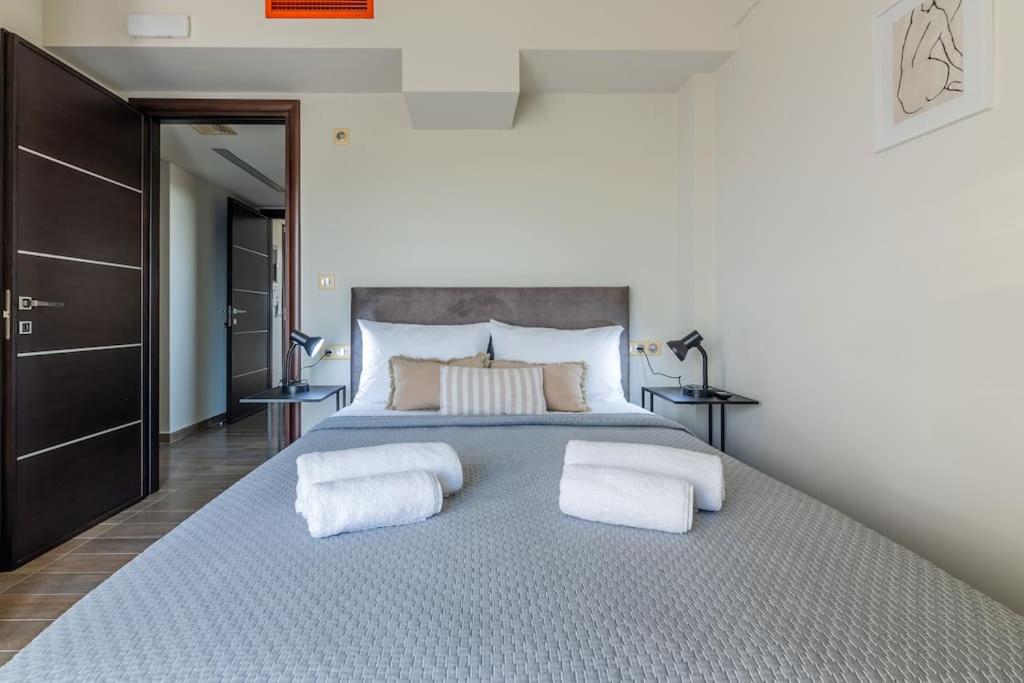 Villa Luna, 5 bedrooms, Private Pool, Hot Tub, Garden