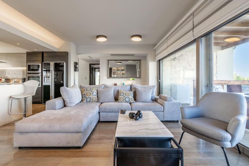 Villa Luna, 5 bedrooms, Private Pool, Hot Tub, Garden