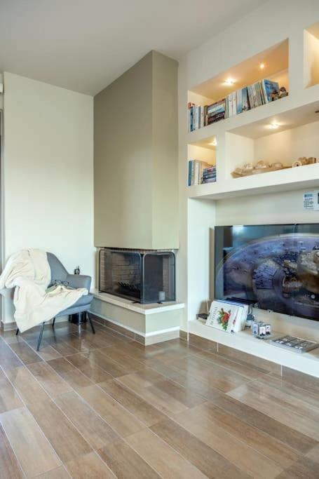 Villa Luna, 5 bedrooms, Private Pool, Hot Tub, Garden