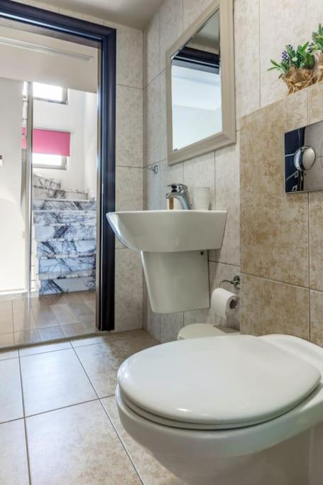 Villa Luna, 5 bedrooms, Private Pool, Hot Tub, Garden