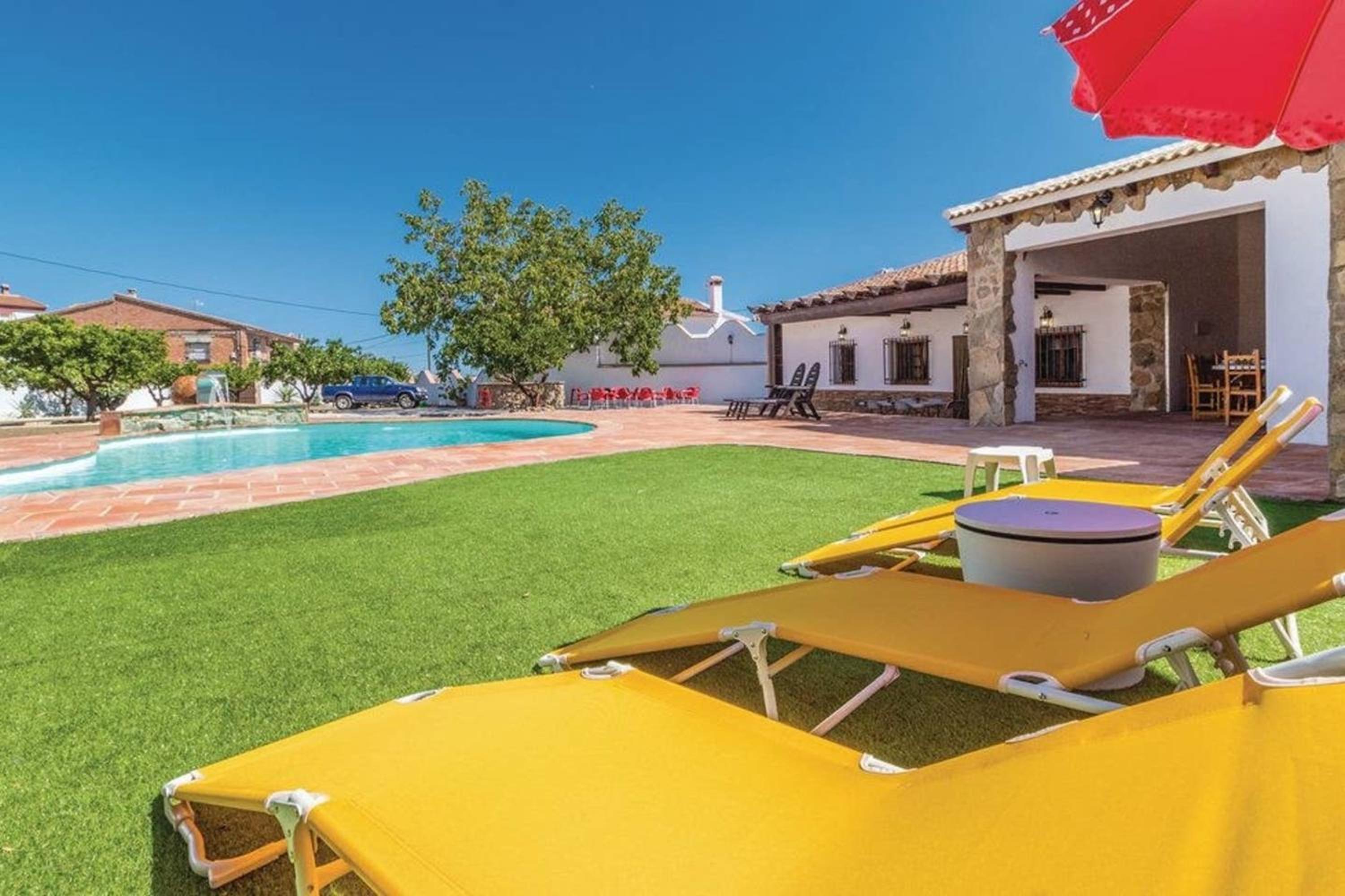 Charming Villa in Mondrón with Private Pool