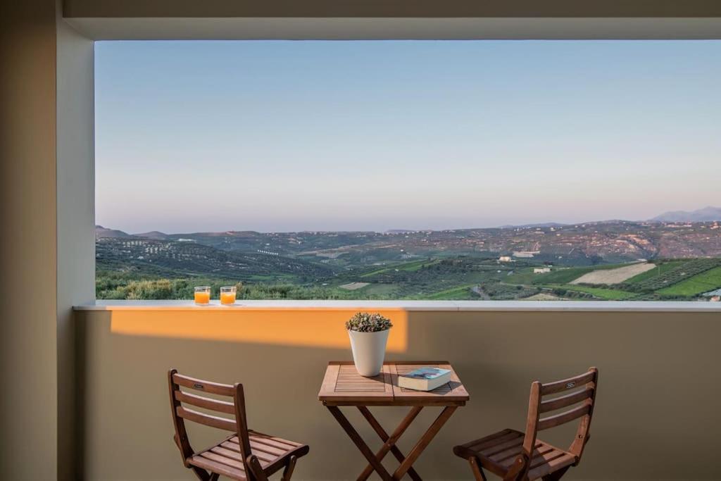 Villa Luna, 5 bedrooms, Private Pool, Hot Tub, Garden