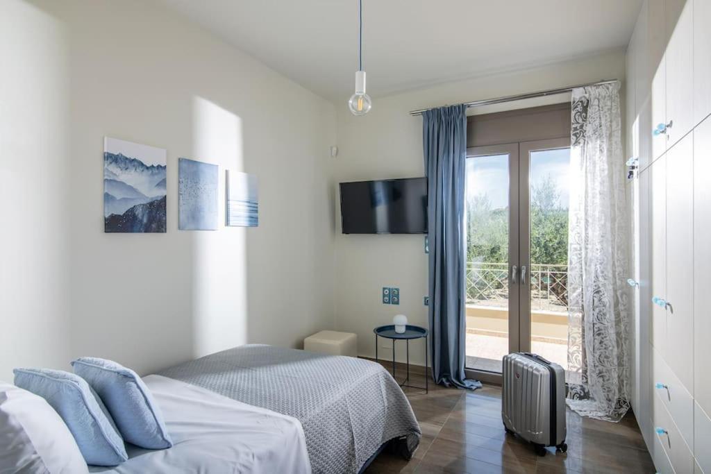 Villa Luna, 5 bedrooms, Private Pool, Hot Tub, Garden
