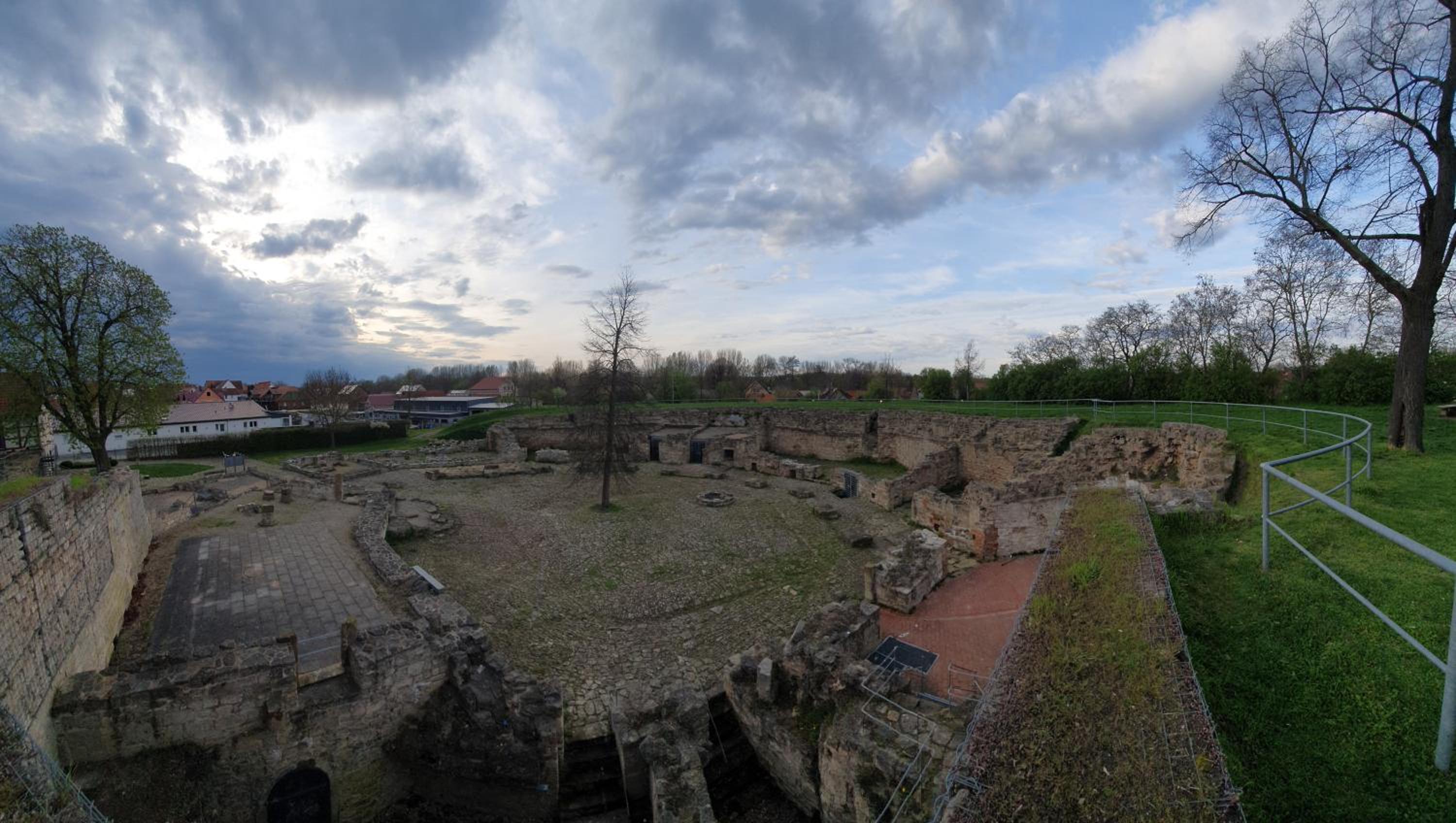 Ferienwohnungen an der Schloßruine