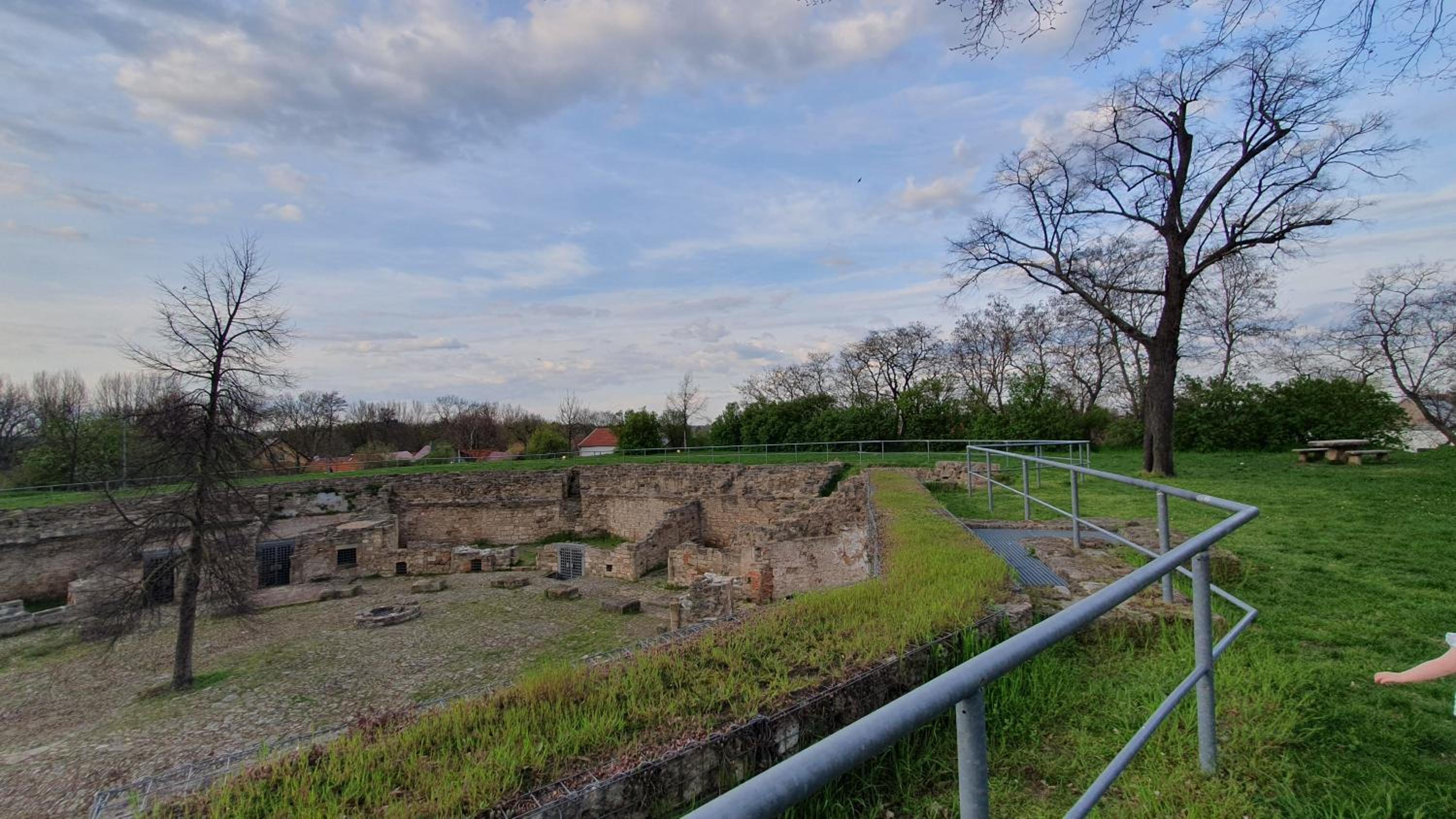 Ferienwohnungen an der Schloßruine
