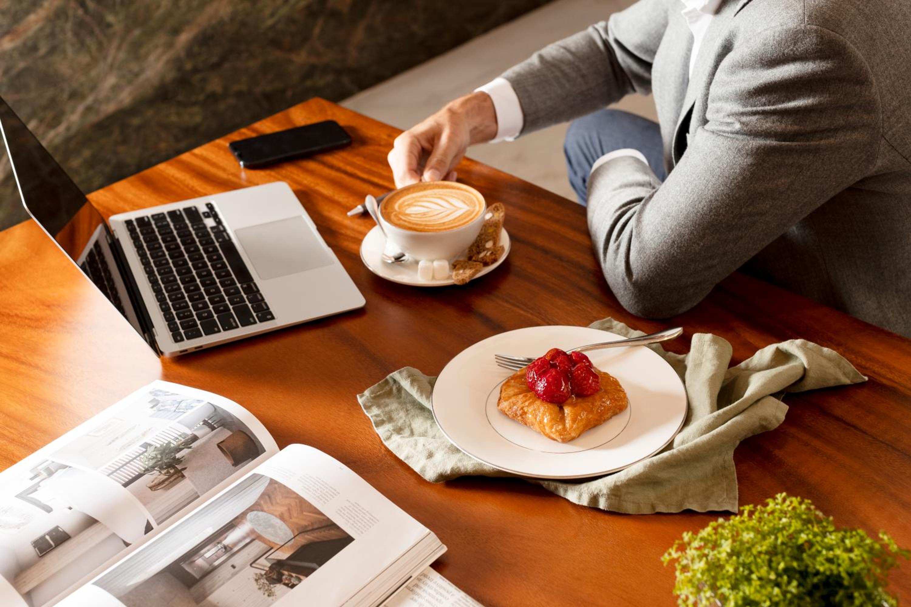 Sheraton Hong Kong Tung Chung Hotel