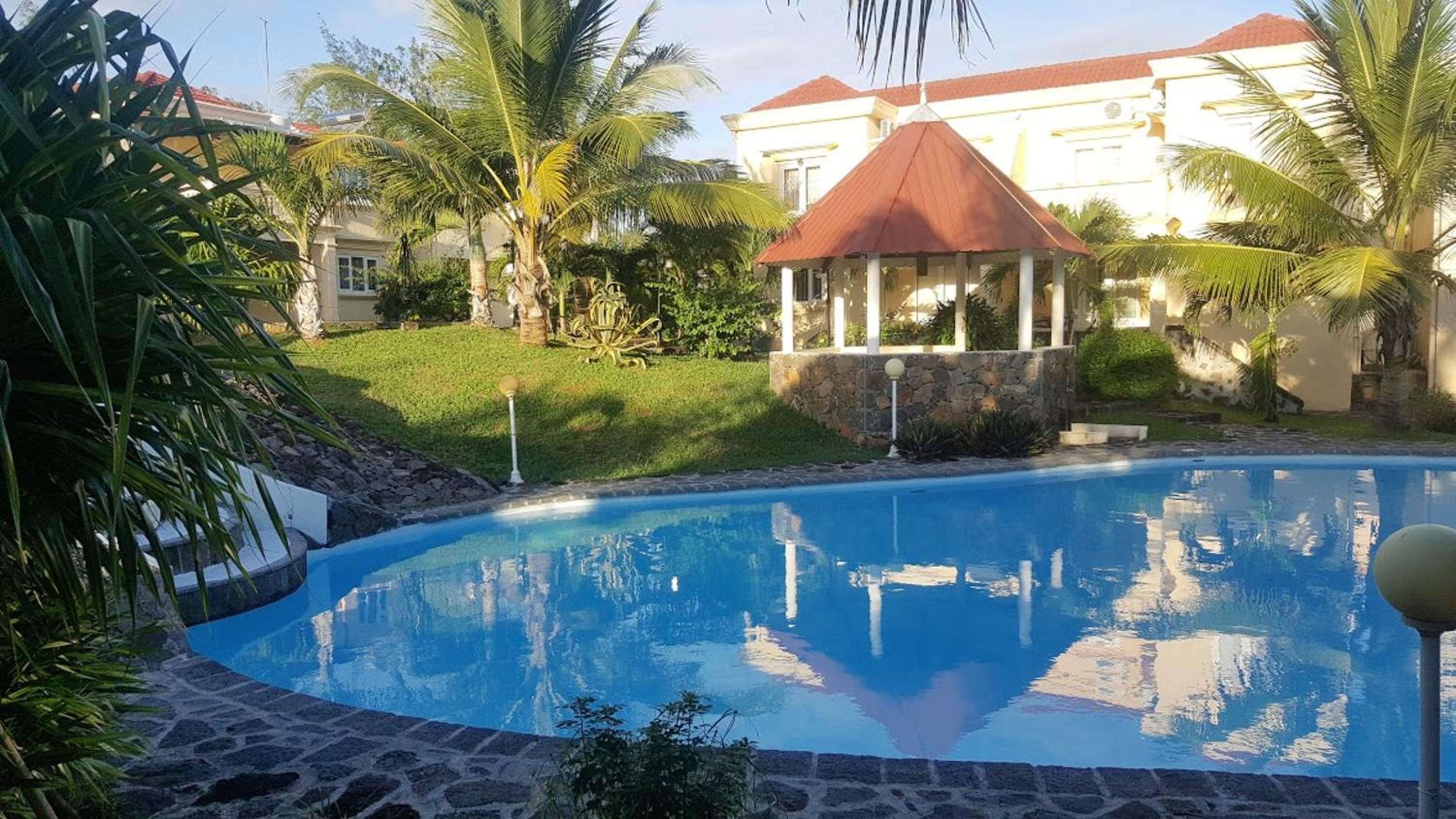 Spacious house with shared pool in Palmar, sea view.