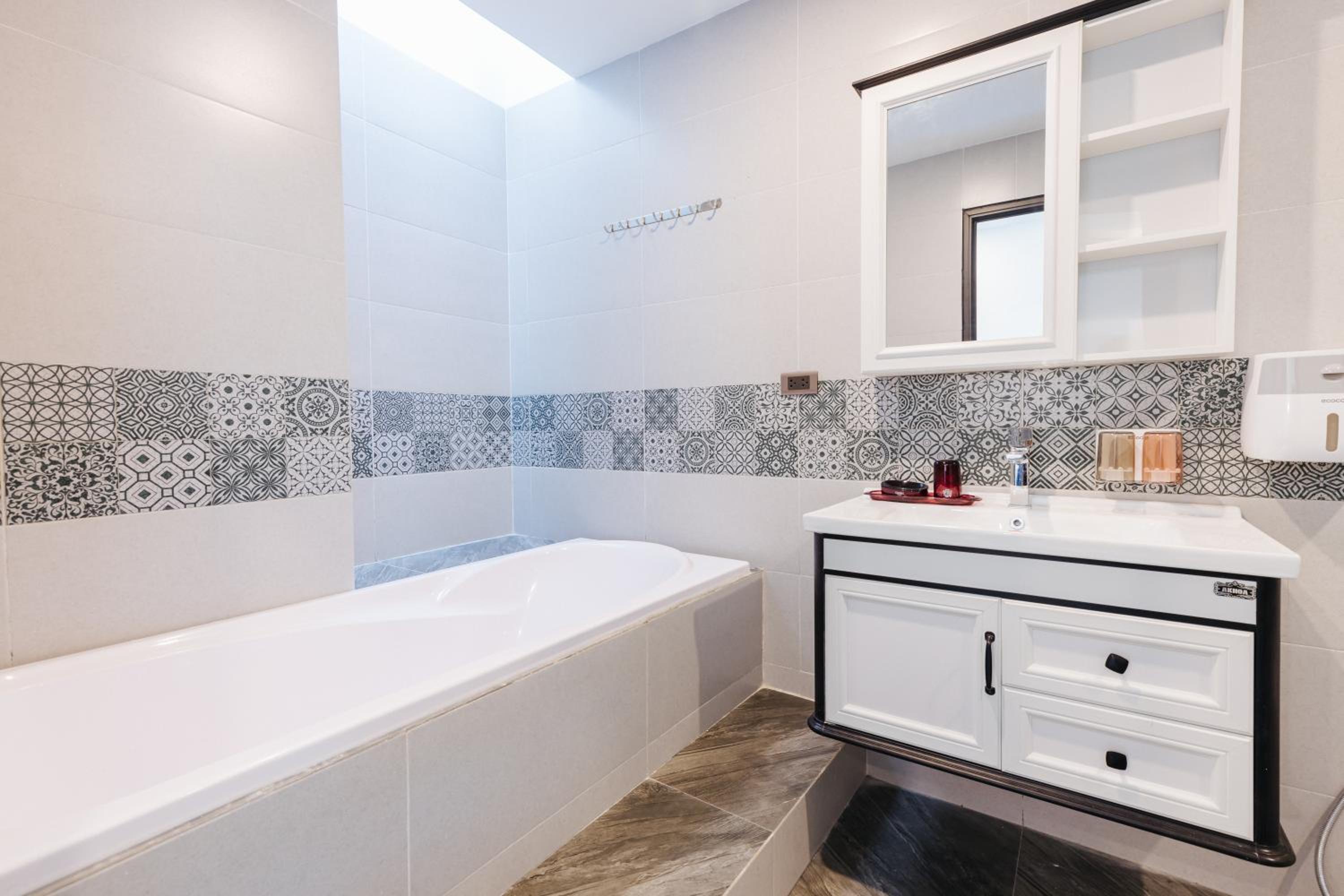 2BR, Big Balcony Historic View, Super Location