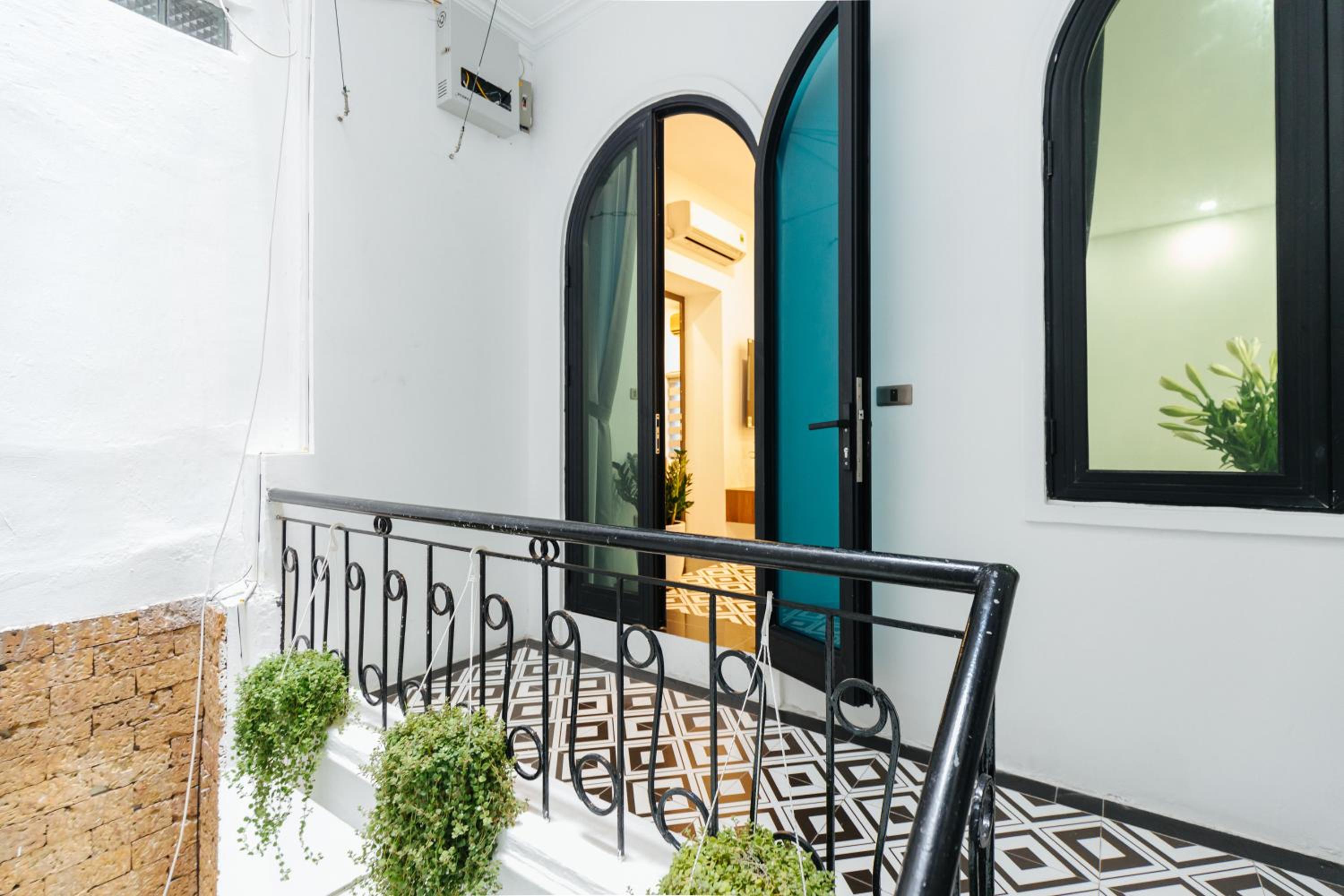 2BR, Big Balcony Historic View, Super Location