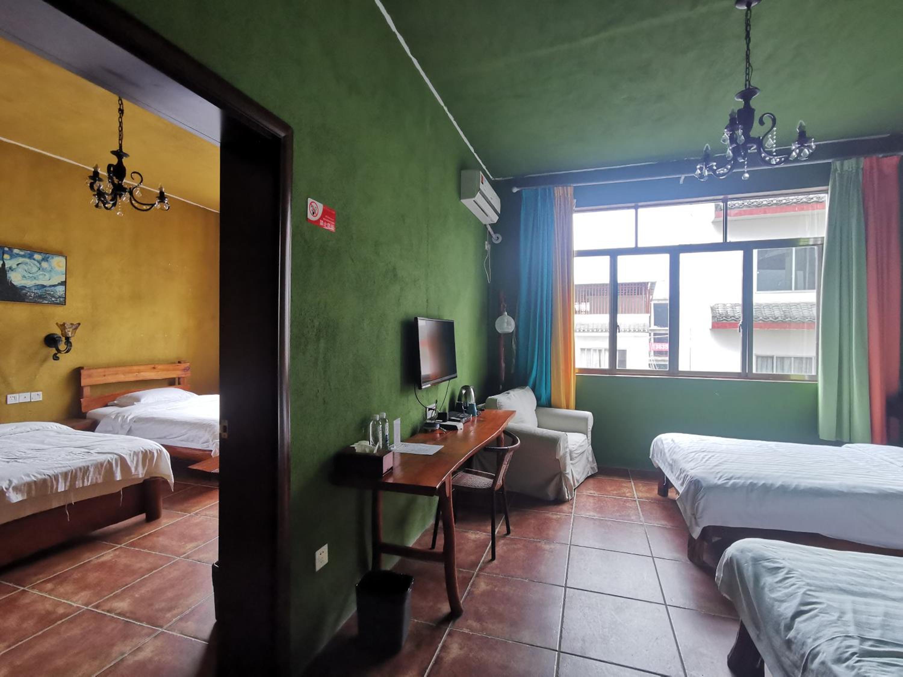 Yangshuo Eden's Social Guesthouse - Wake up to a hearty Western breakfast & fresh craft coffee & night beers & outdoor activities