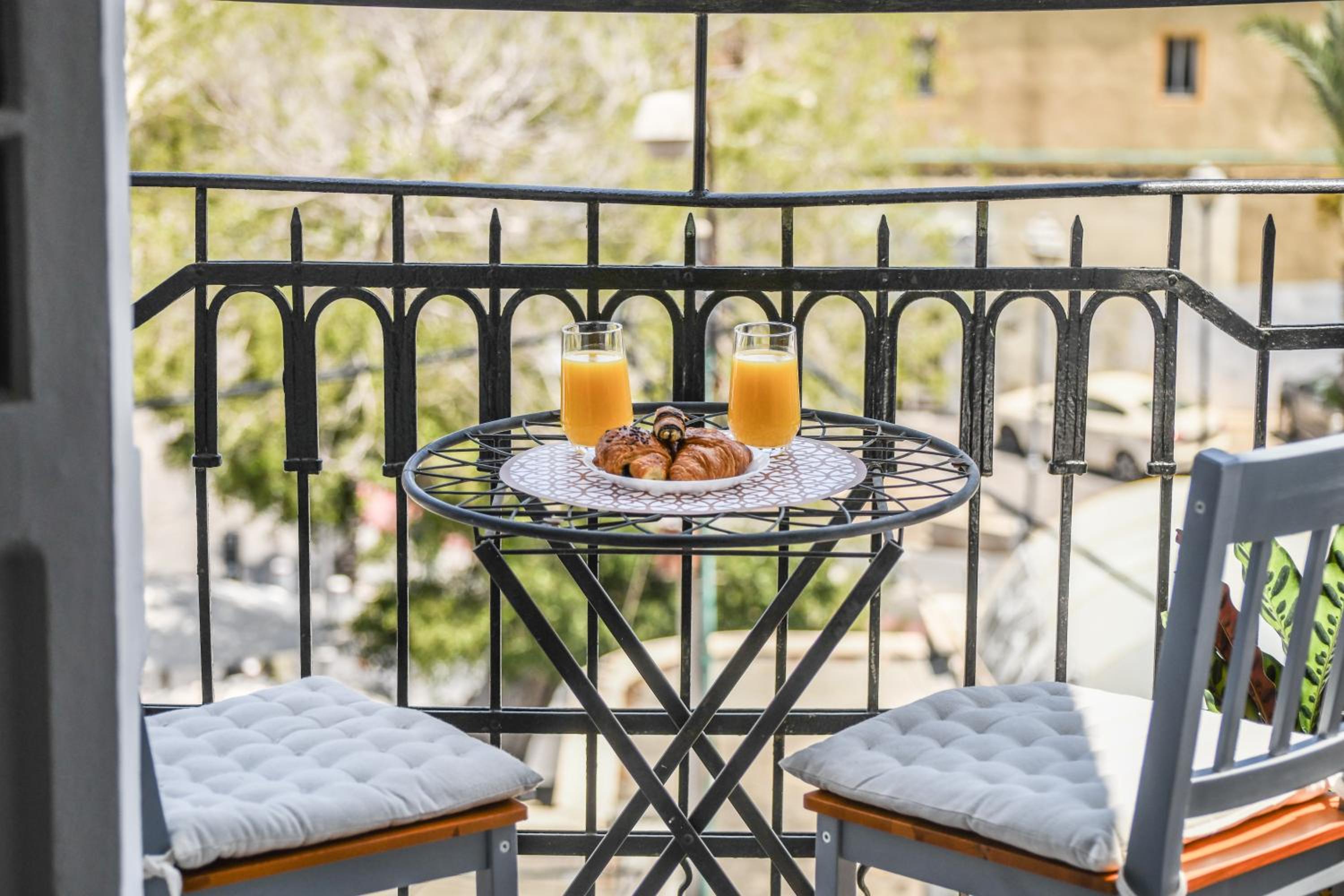 Vintage Charm 1BR Apt with City View Balcony by Sea N' Rent