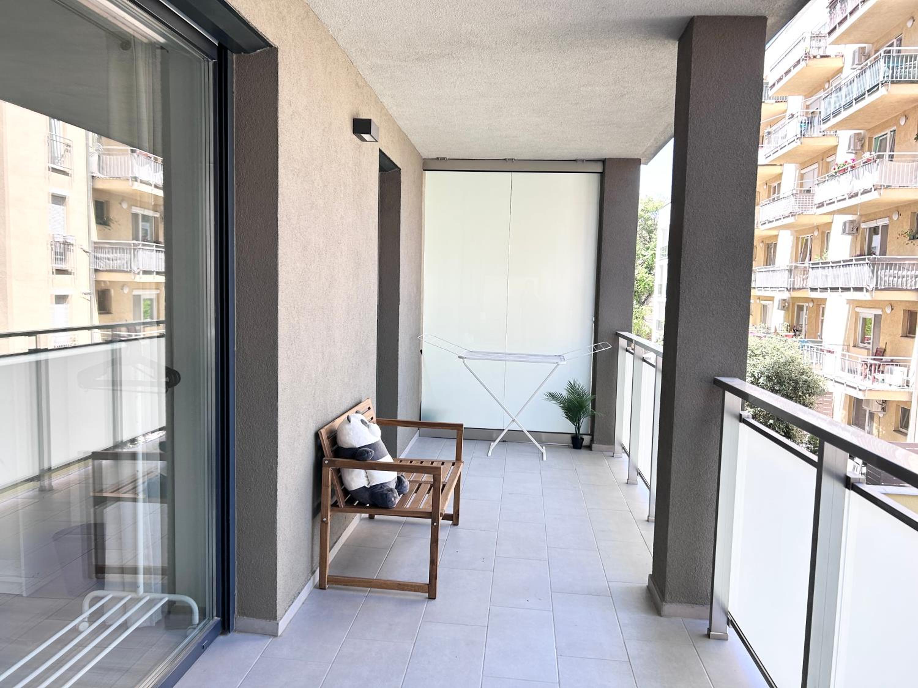 New 2022 Family&Friends Downtown AC 3BR 2BA FREE PARKING big Balcony near Metro&Train Station SELF CHECK-IN Apt view 3