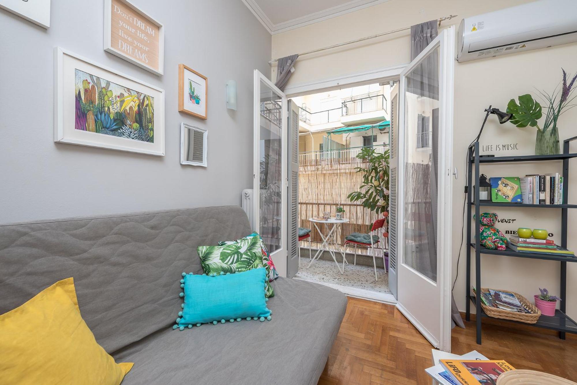 Hotel Sweet home in Koukaki - Image 1