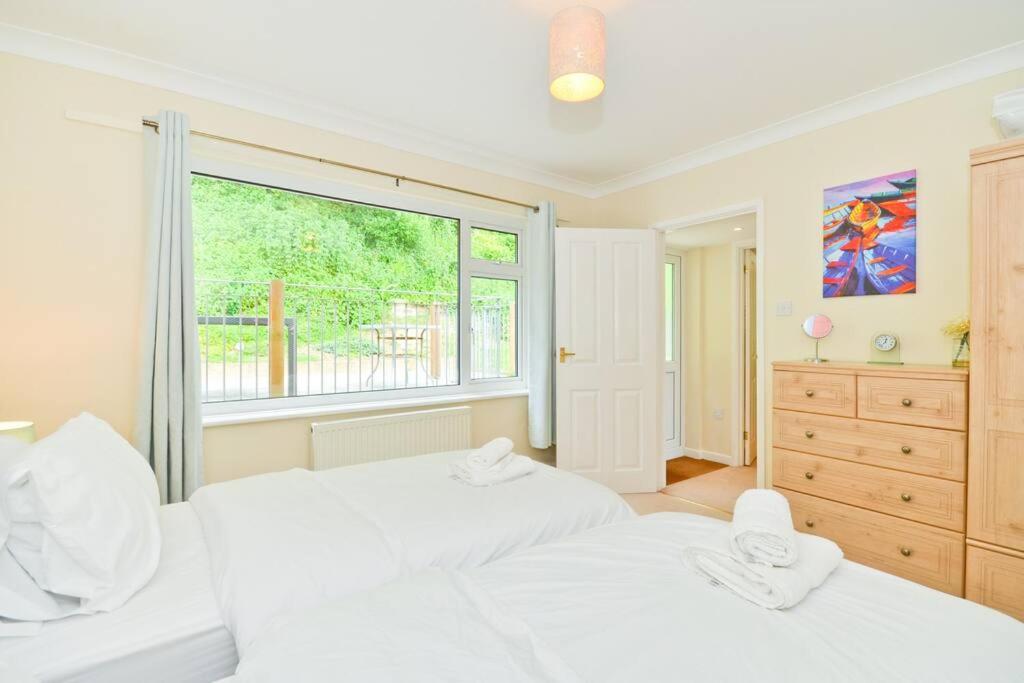 Tara, Spacious Family Home, Wonderful Sea Views view 2
