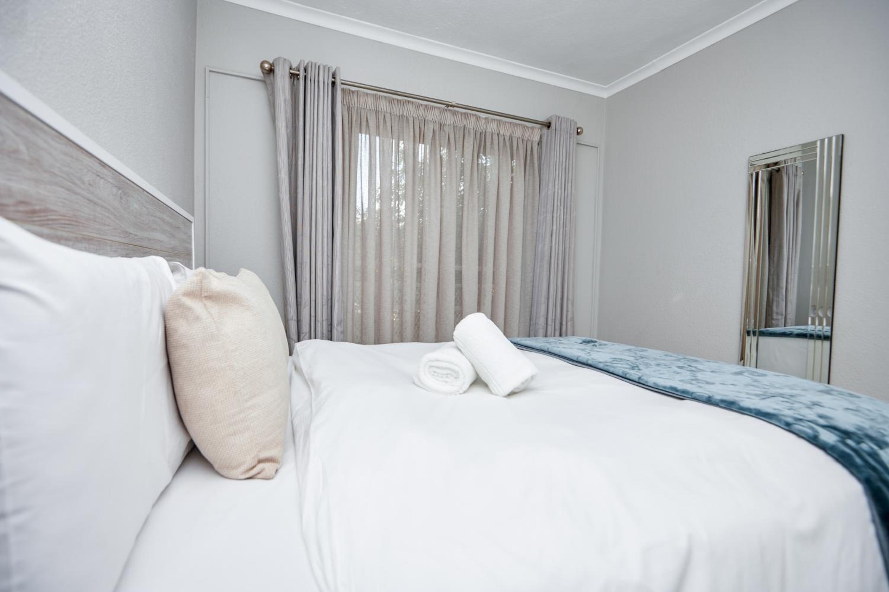 Cosy Hatfield Apartment view 3