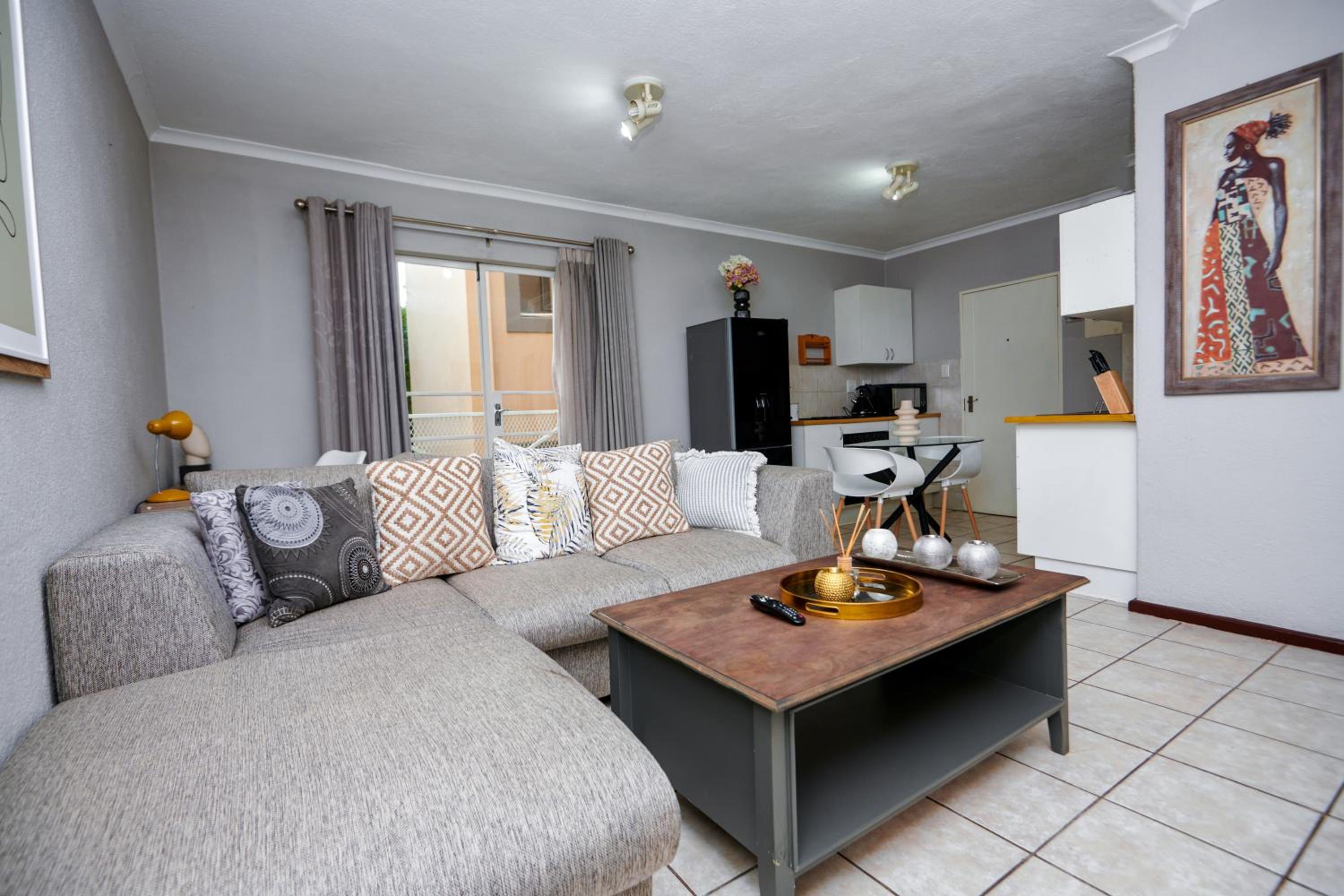 Cosy Hatfield Apartment view 5