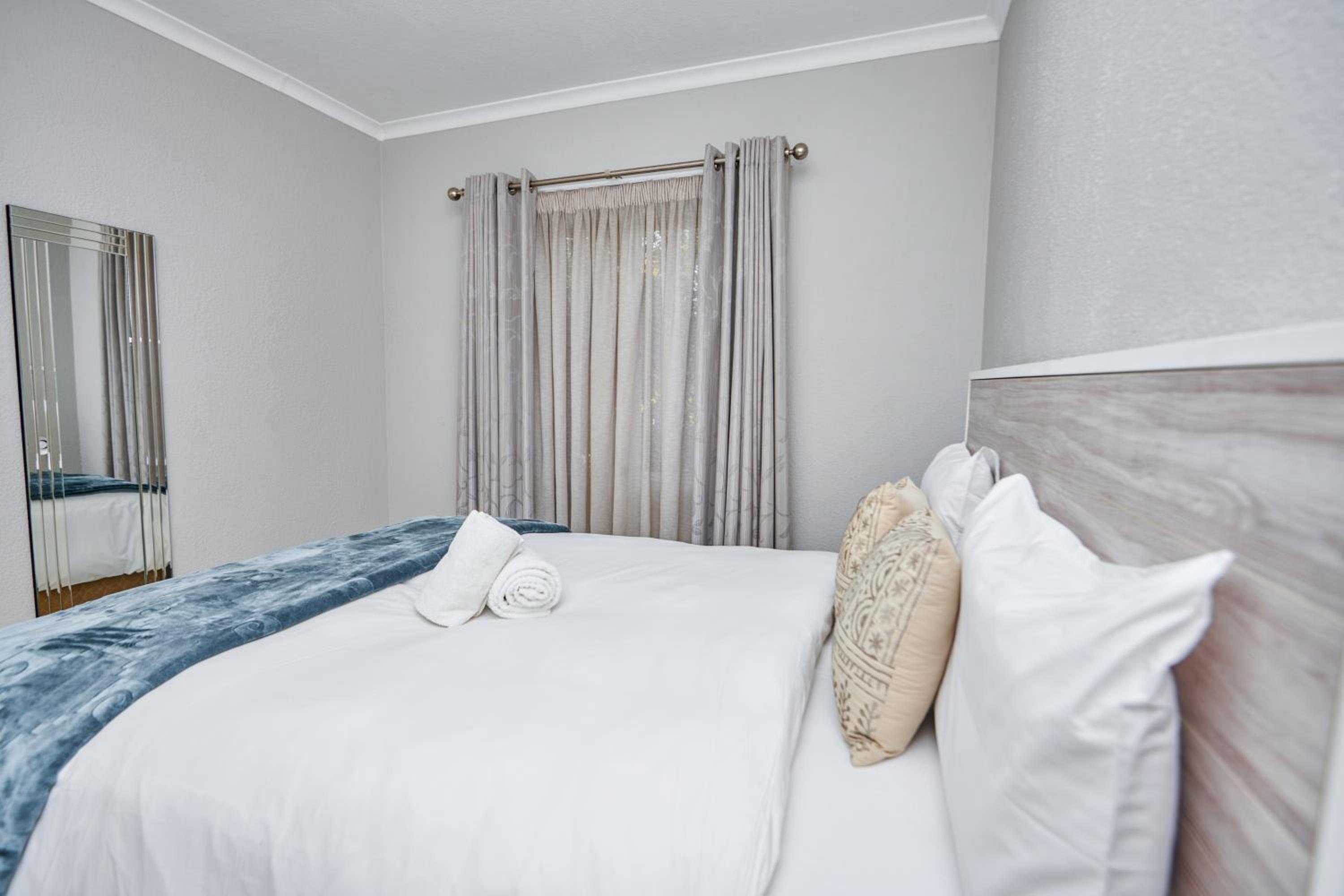 Cosy Hatfield Apartment view 2