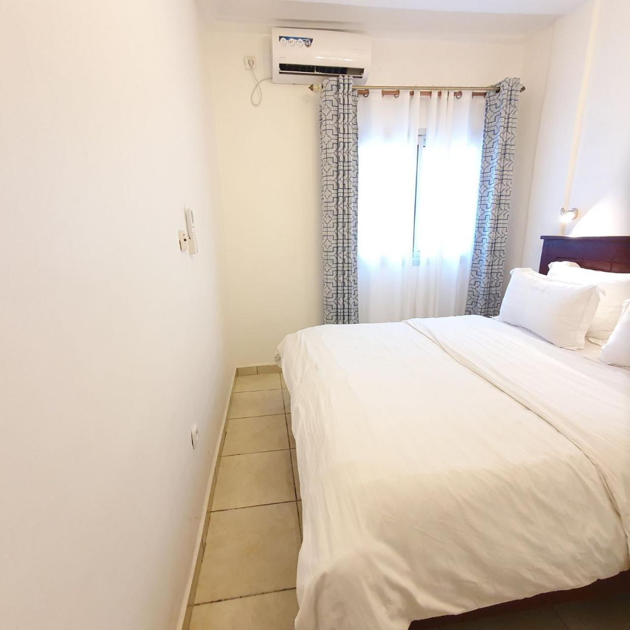 Résidence M Douala - Akwa Plein Centre Ville - Wifi Starlink Haut Débit