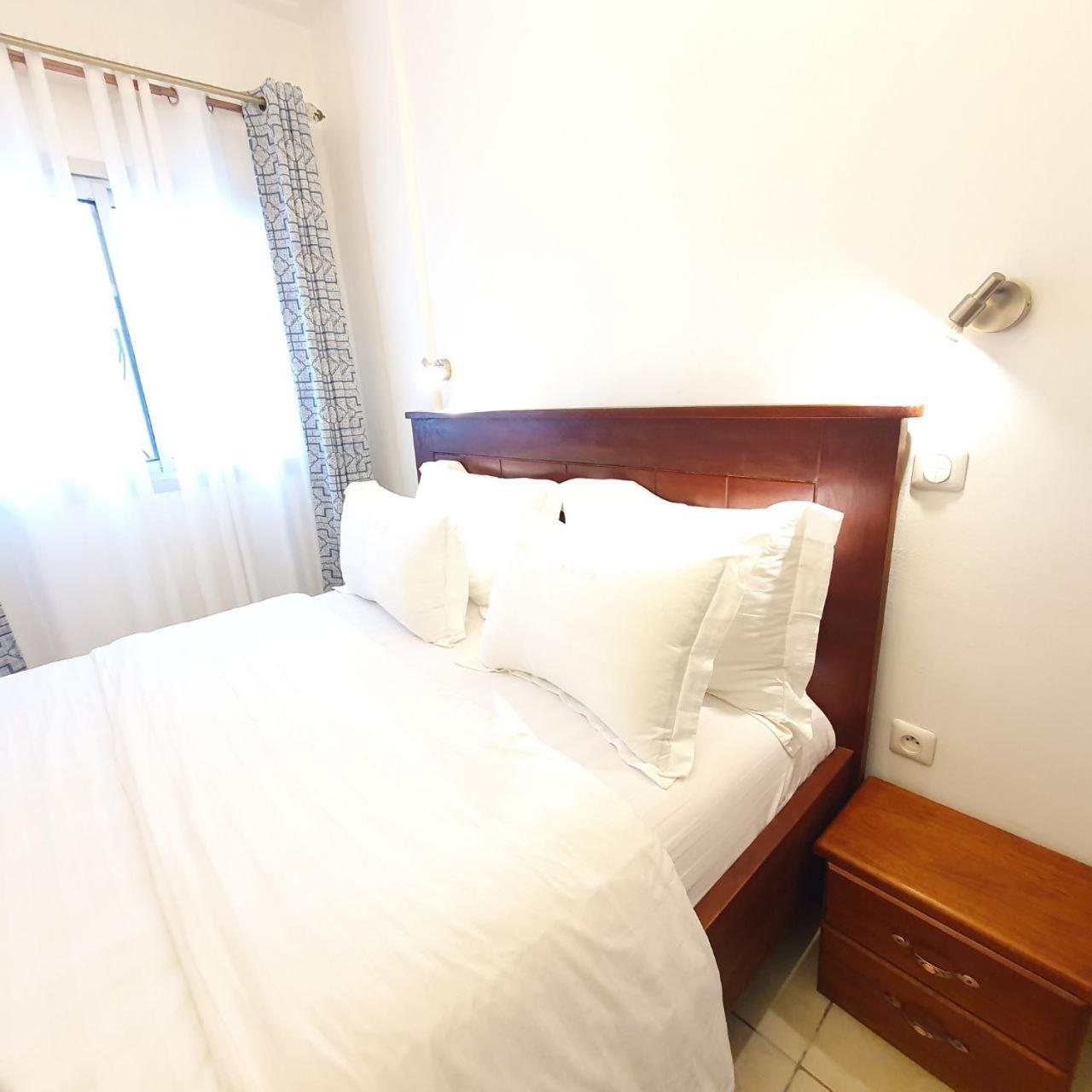 Résidence M Douala - Akwa Plein Centre Ville - Wifi Starlink Haut Débit