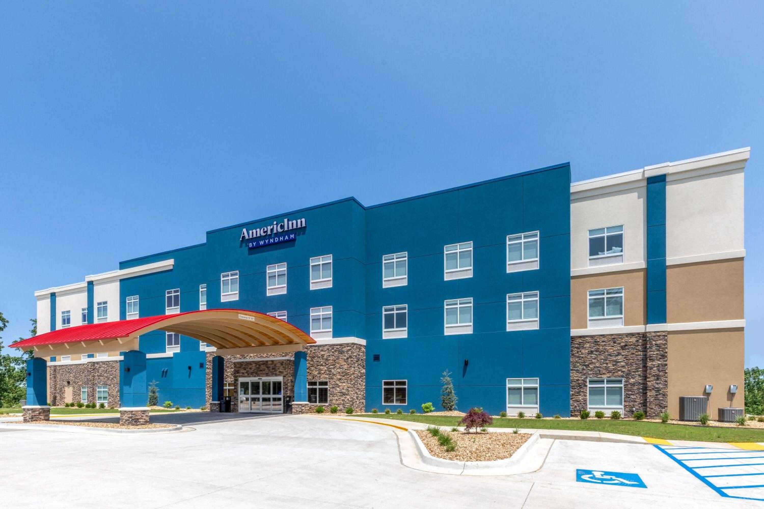 Mountain Home Vacations - AmericInn by Wyndham Mountain Home - Property Image 1