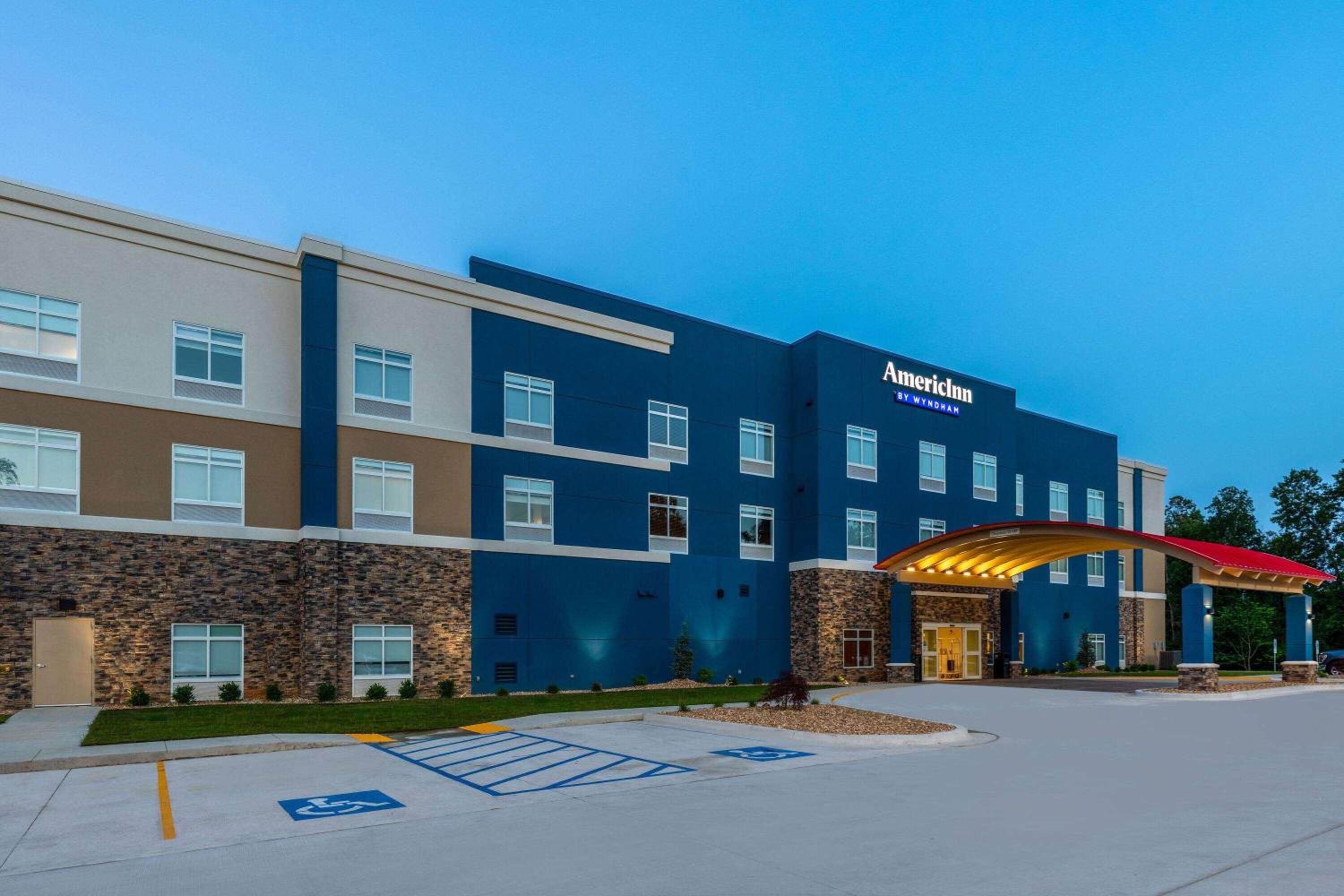 Mountain Home Vacations - AmericInn by Wyndham Mountain Home - Property Image 2