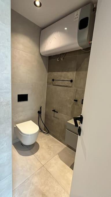 Amber Home - brand NEW luxury 1 bedroom apartment located in the very city center