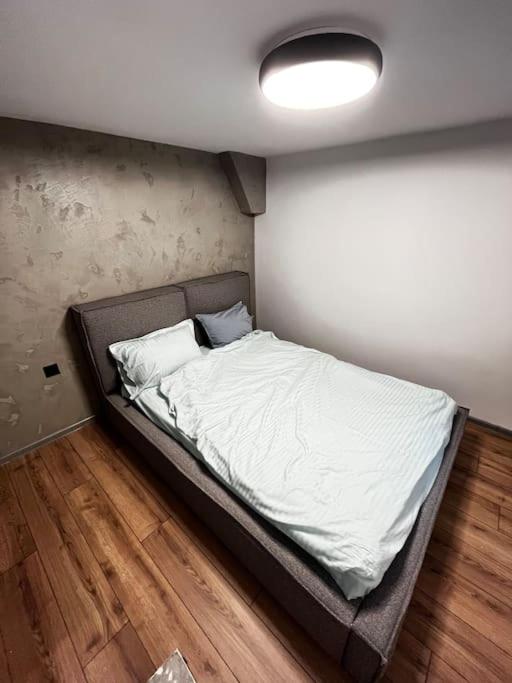 Amber Home - brand NEW luxury 1 bedroom apartment located in the very city center