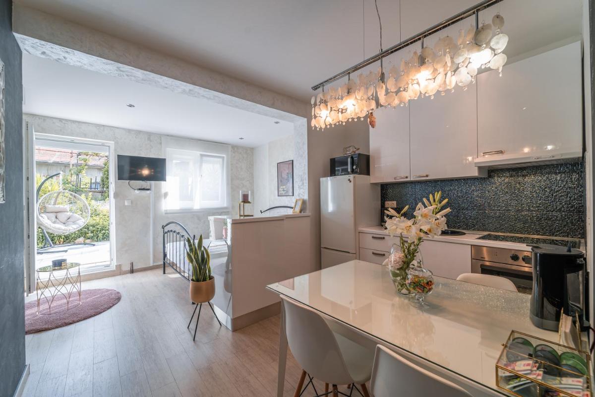 Studio apartment with garden at Split suburbs view 3